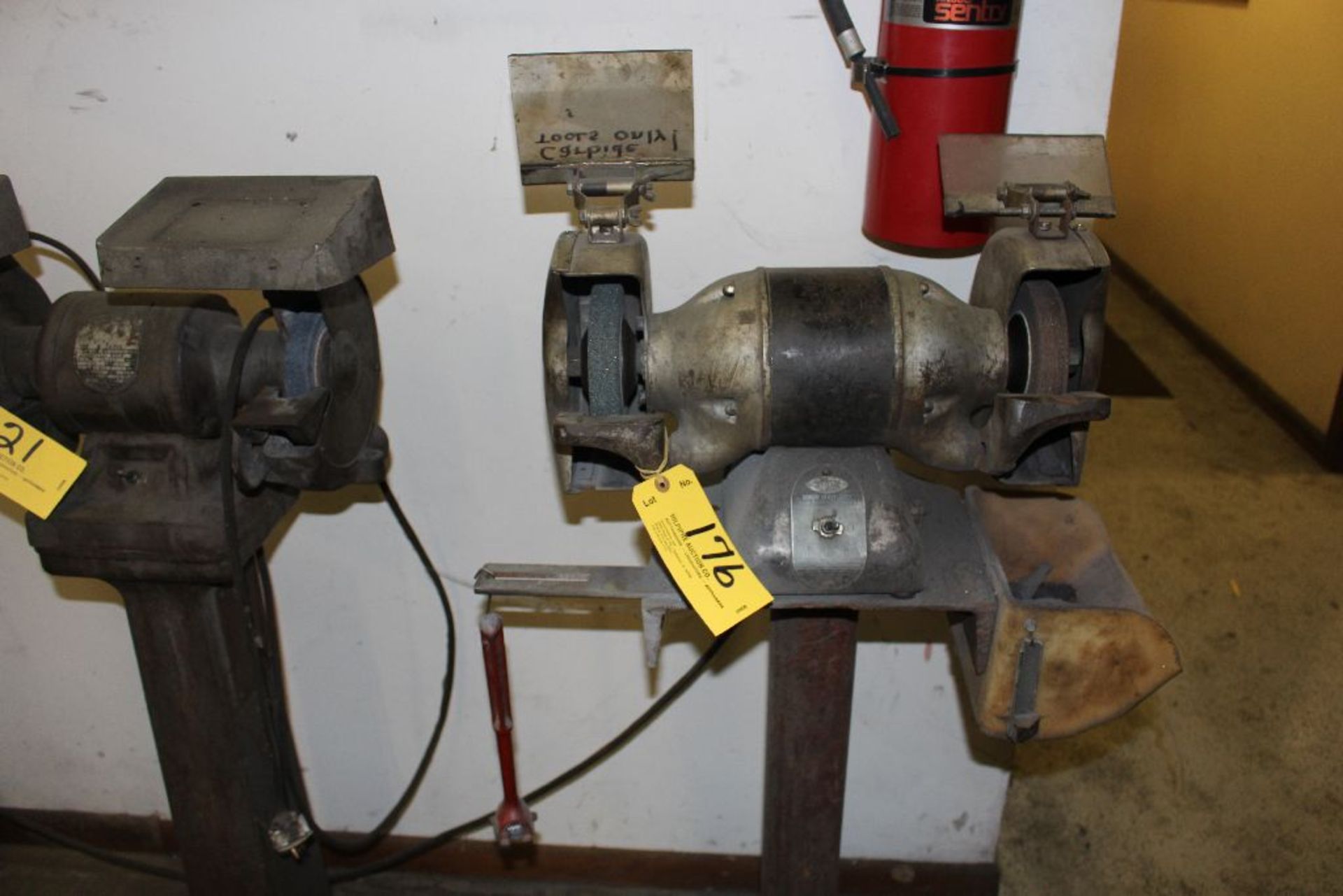 Double spindle grinder.