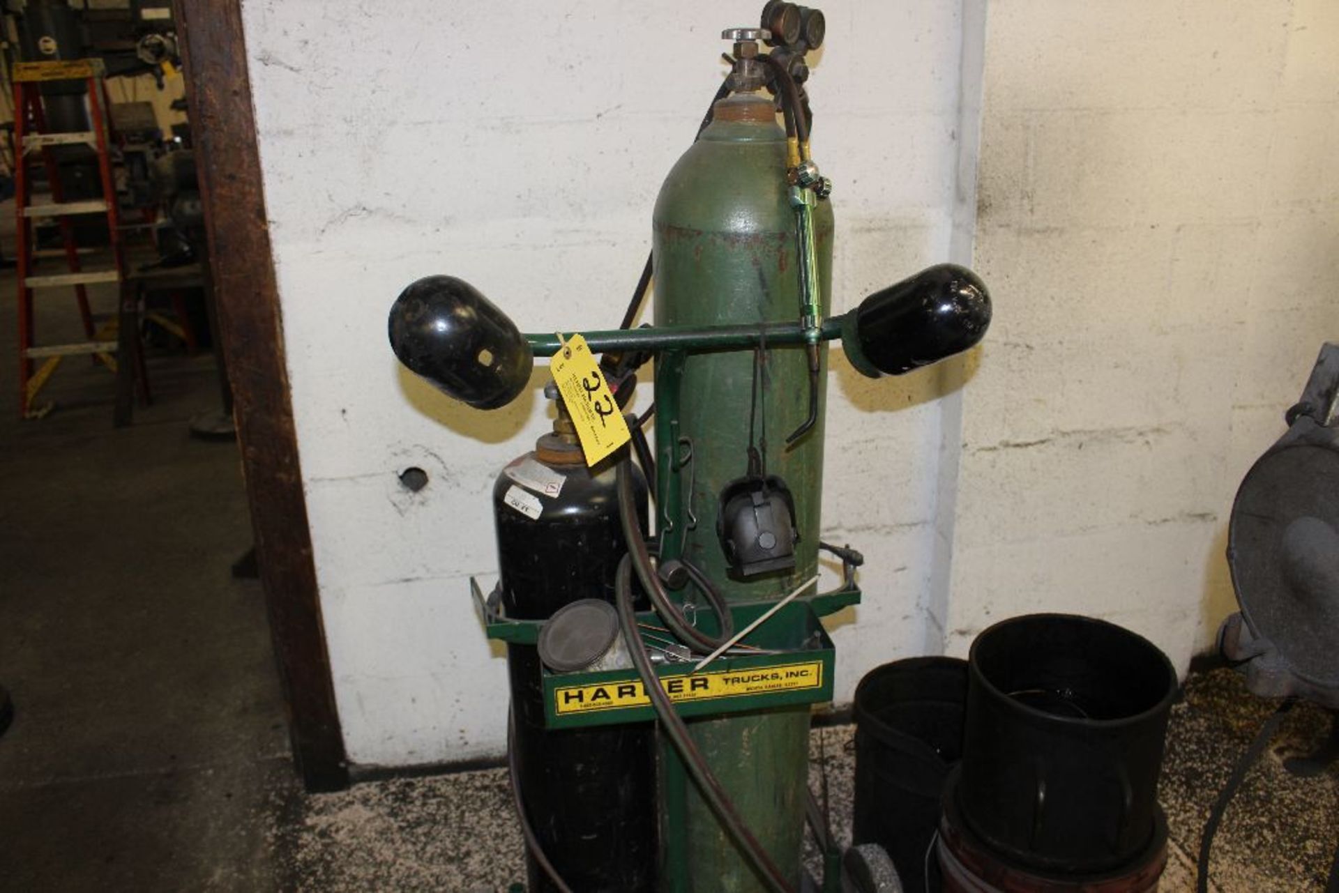 Oxygen acetylene torch, no tanks, does have the cart, hoses, gauges and torch. - Image 2 of 2