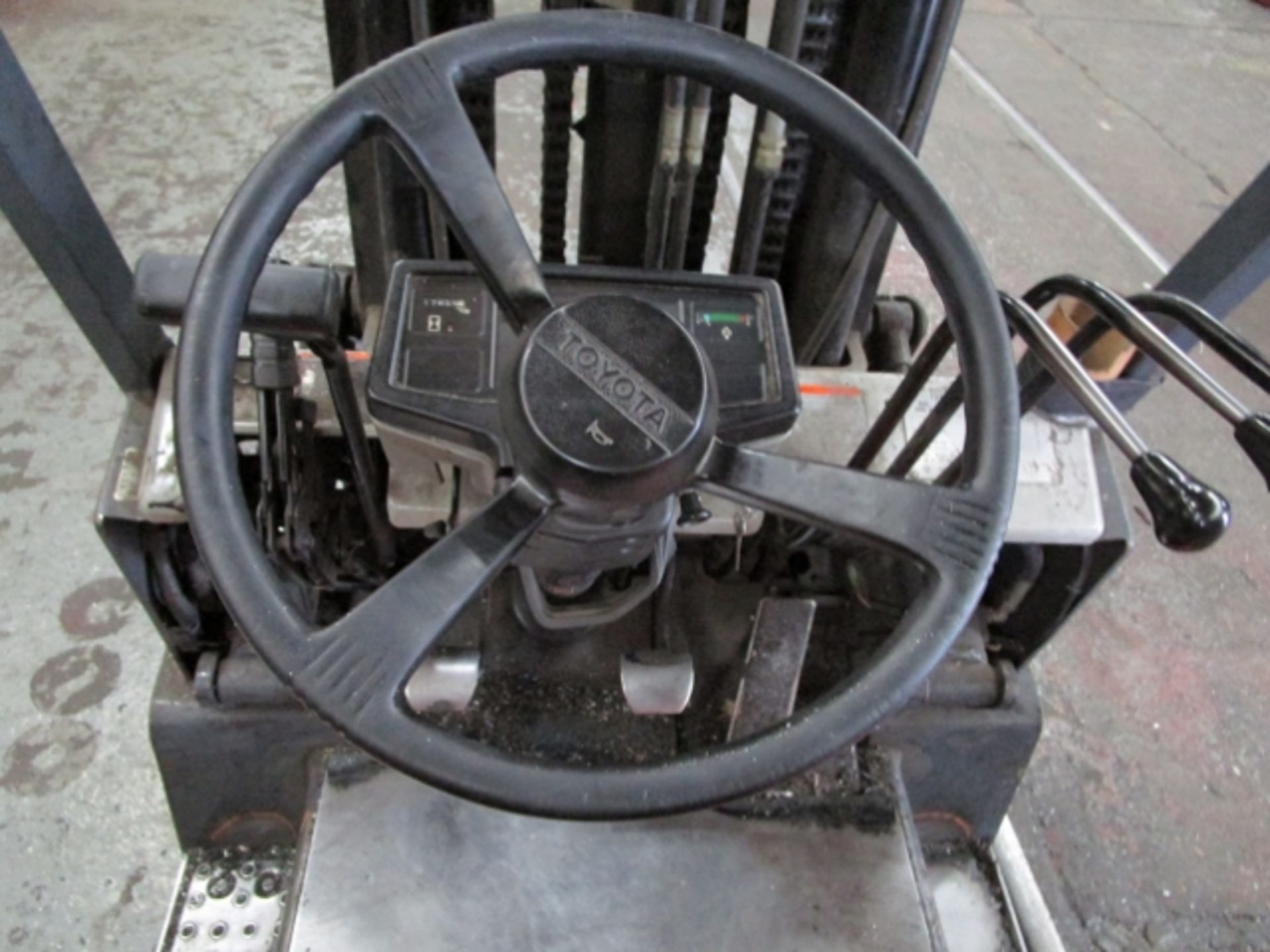 Toyota Model FCC30 5200 Pounds Forklift Truck - Image 6 of 7