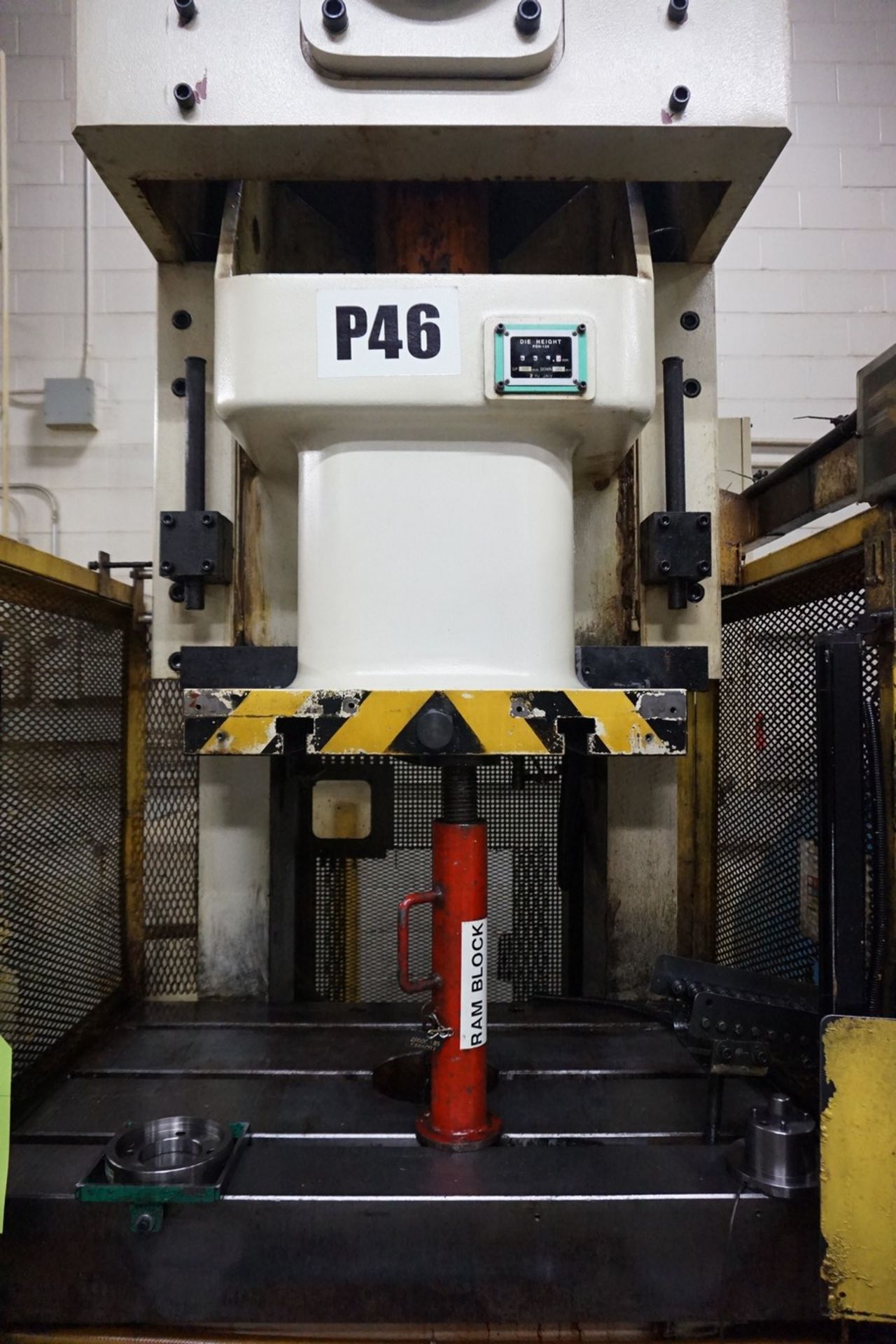 Sutherland Model FCP-110 MARK 121 110 Ton Single Point Gap Frame Press (P46) - Bild 5 aus 6