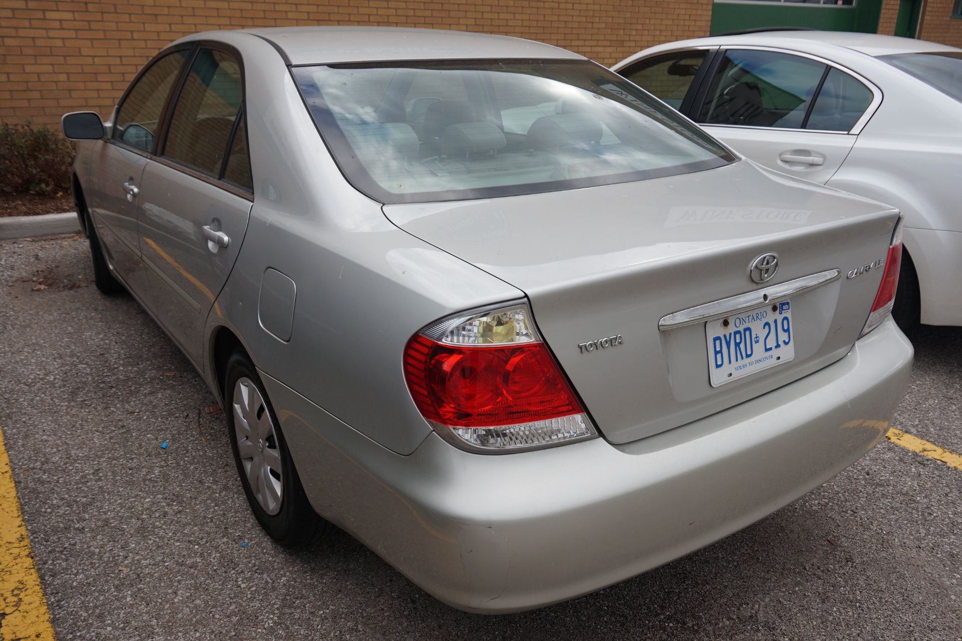 2005 Toyota Model UXS Camry LE Car - Image 2 of 3