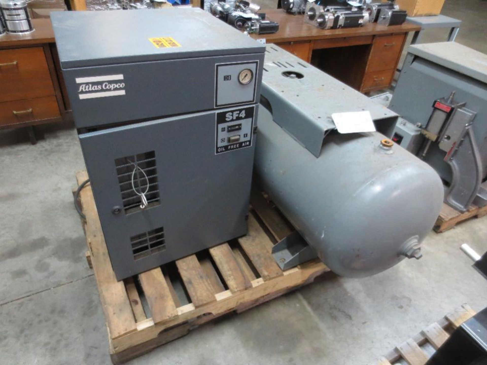 Atlas Copco air compressor and tank 5hp 14.2 cfm air delivery Mfg. date 1999 - Image 2 of 5