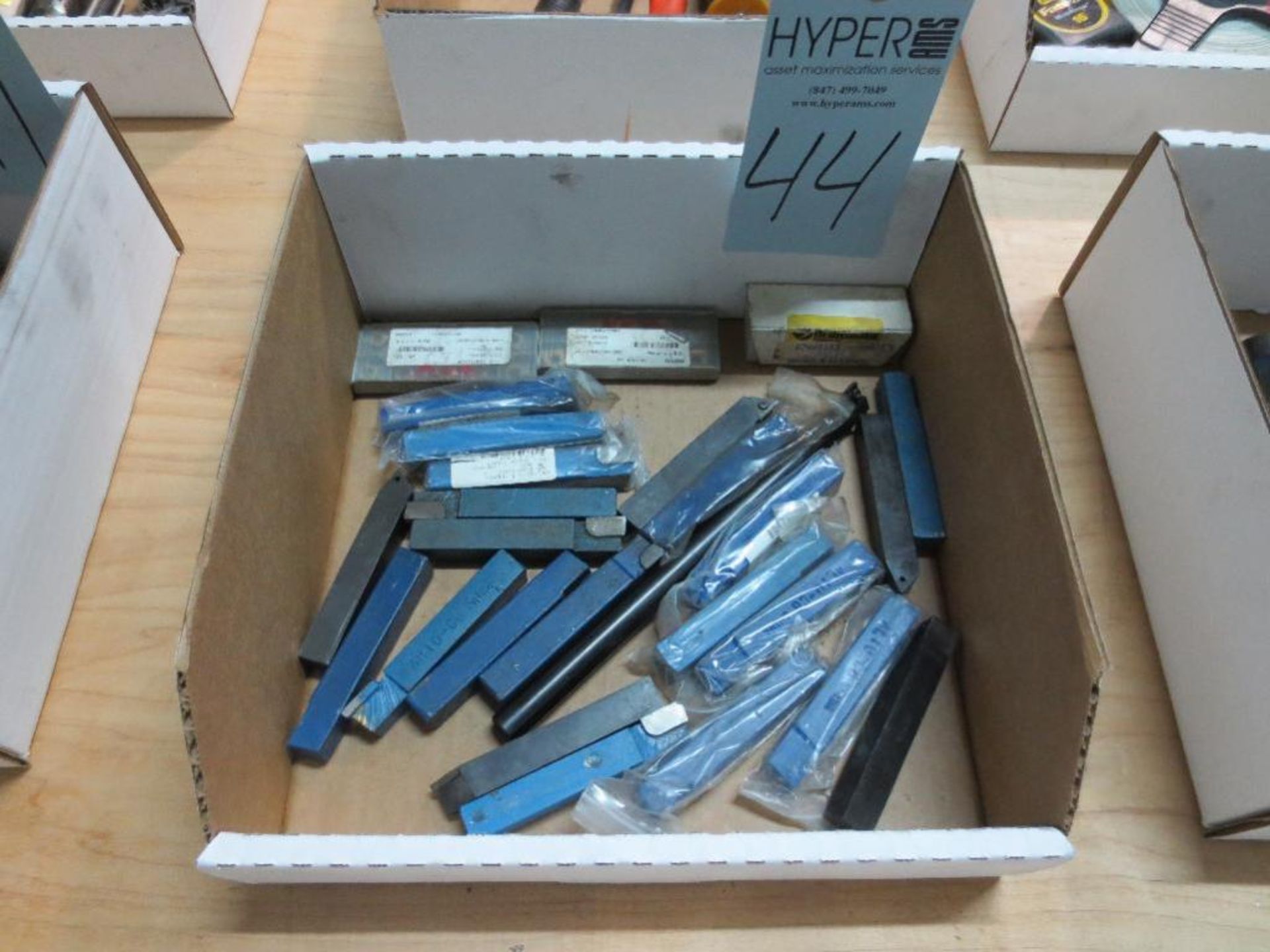 Assorted lathe cutting tools