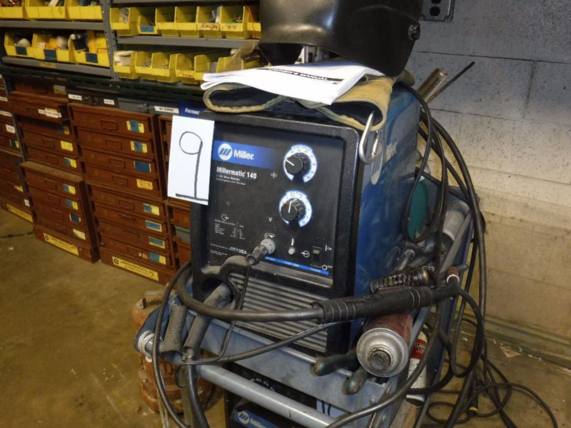 Miller MillerMatic 140 115v, Wire Welder with Helmut, Gloves, Cart, (No Tank and No Thunderbolt XL W