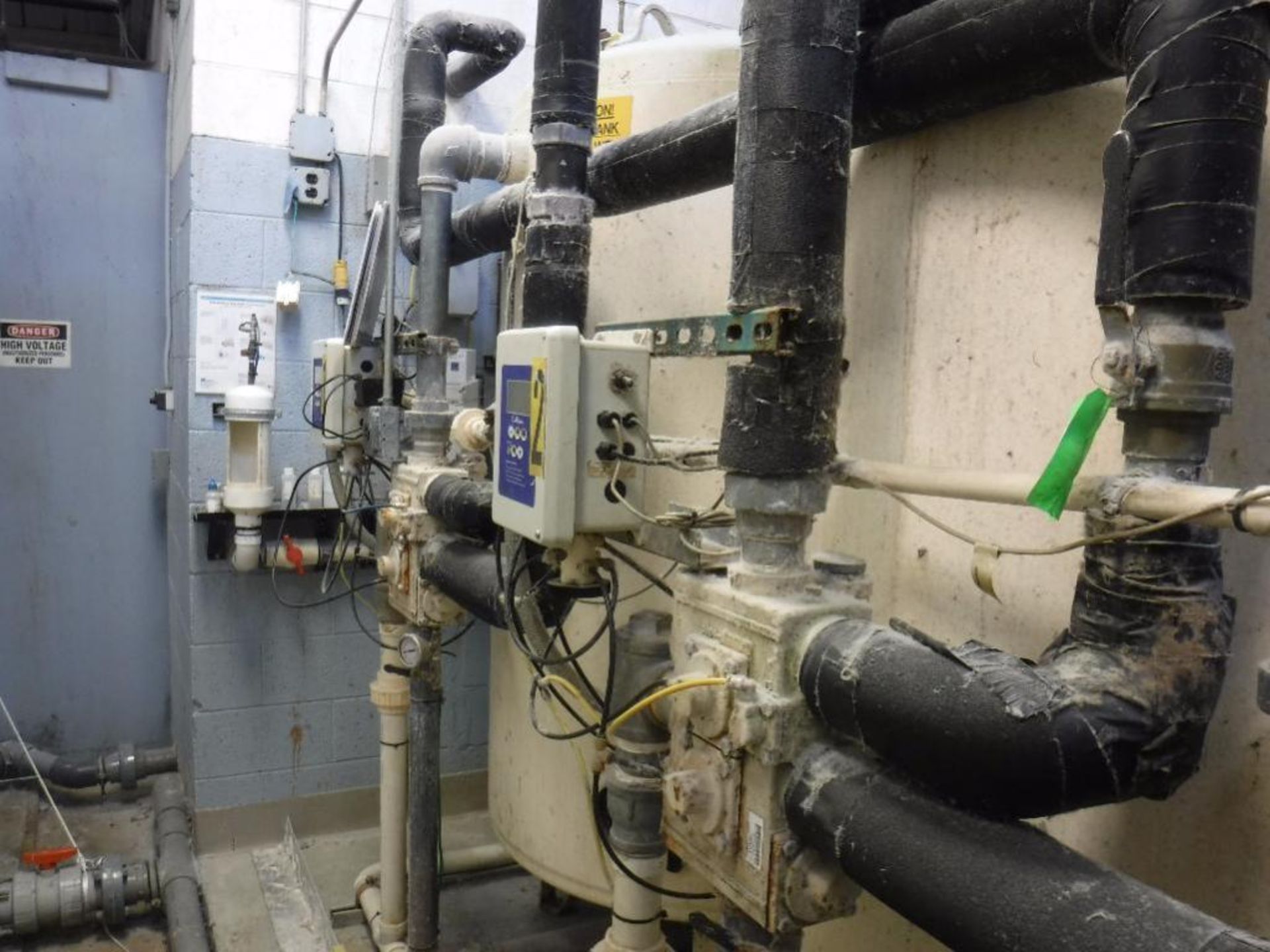 Culligan Water Softner System with (2) Steel Tanks and Salt Tank