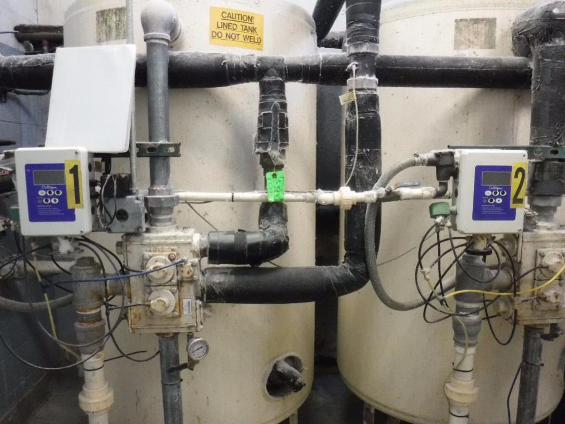 Culligan Water Softner System with (2) Steel Tanks and Salt Tank - Image 4 of 6