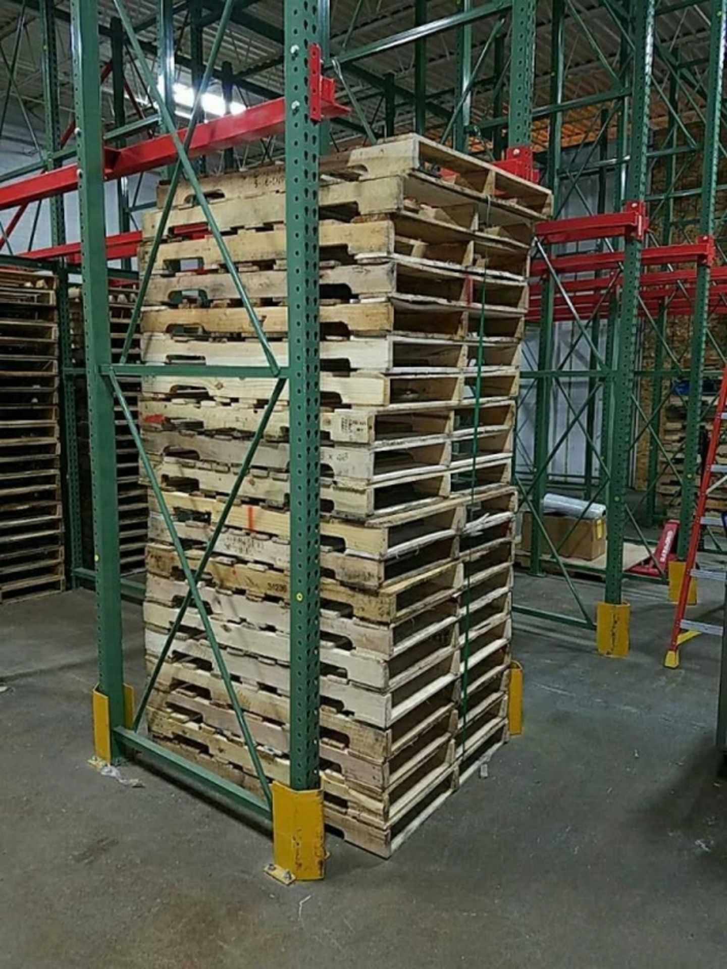 Stack of 20 pallets