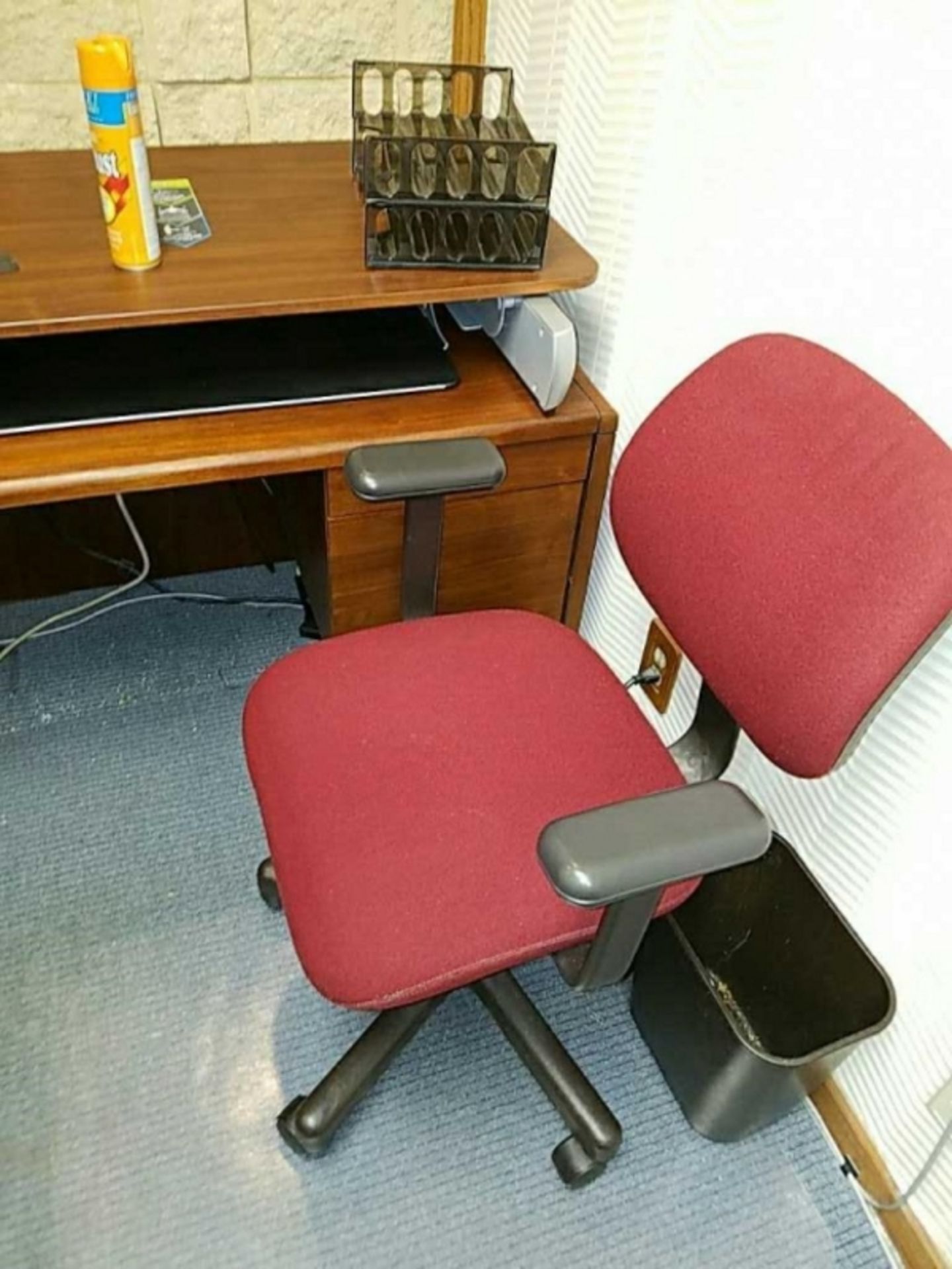 Administrative Assistant L-shaped office system - Image 6 of 9