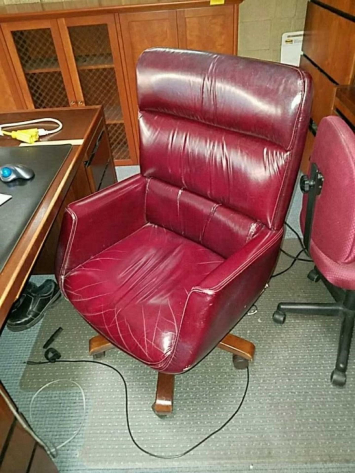 Executive chair - Image 3 of 3