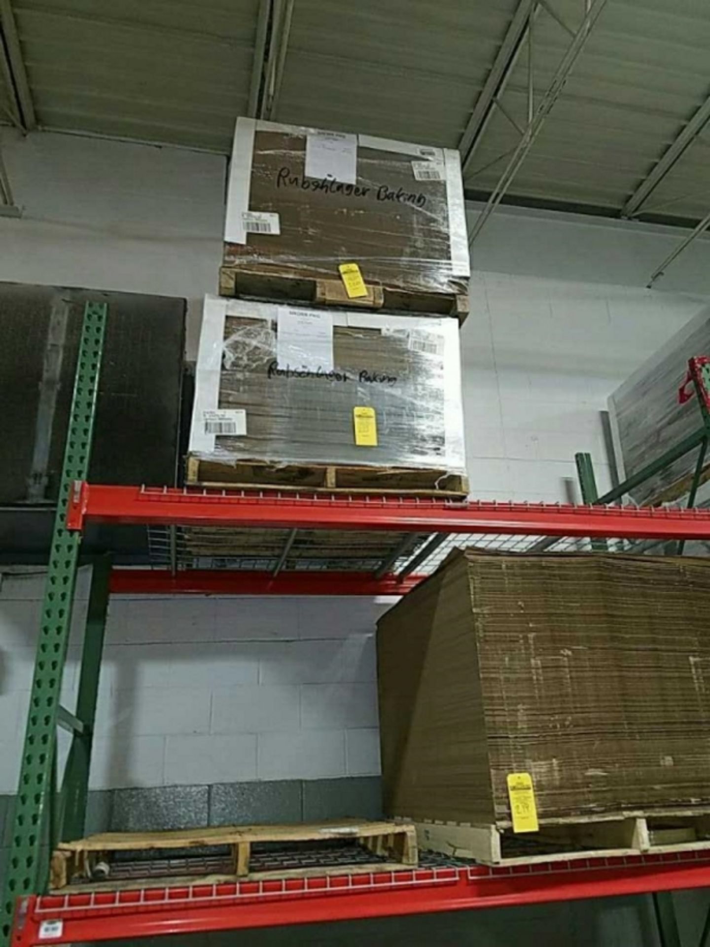 Pallet of 3/4 by 47 inch 33 # linerboard 3000