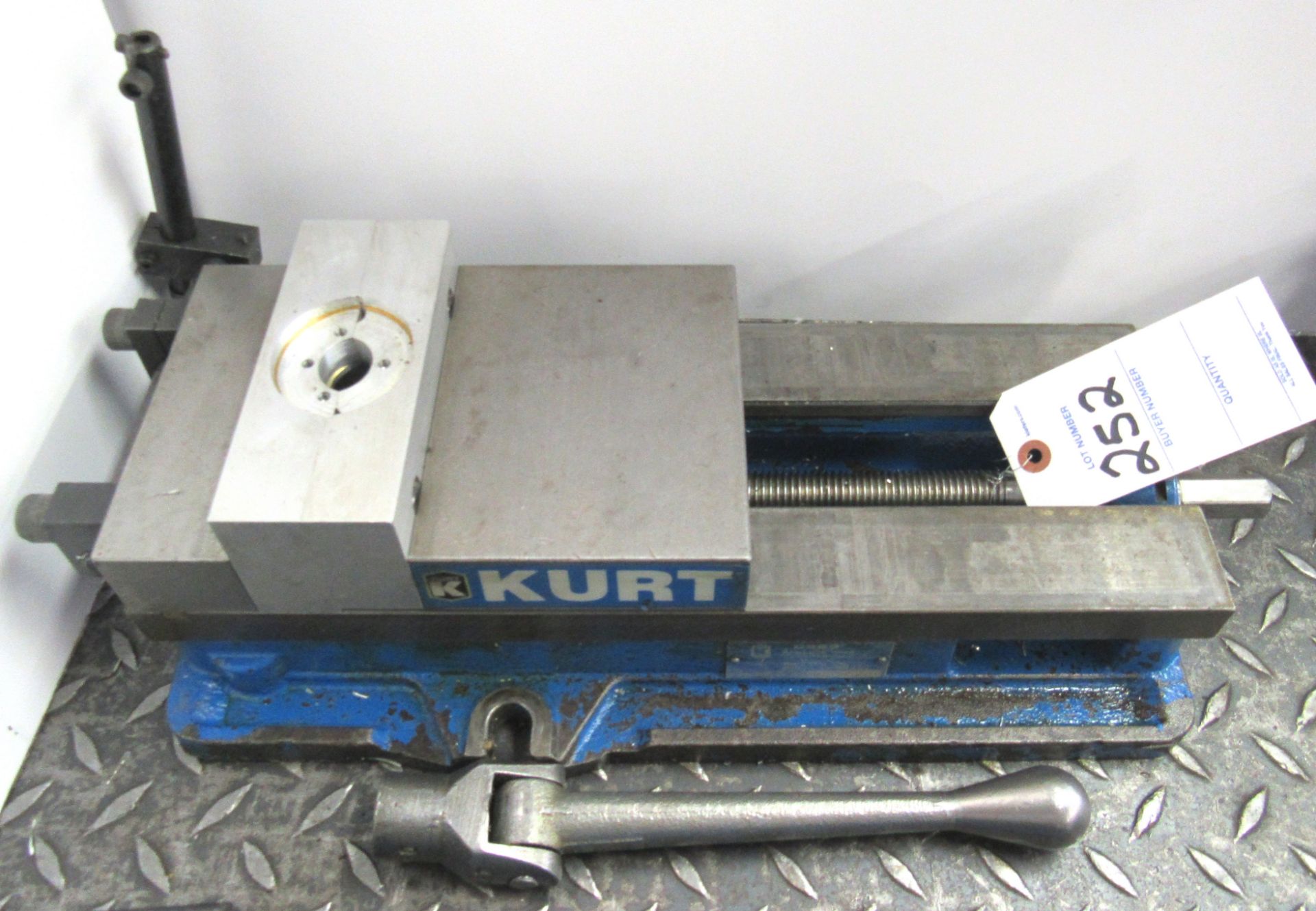 6" Kurt Model D688 Machine Vise
