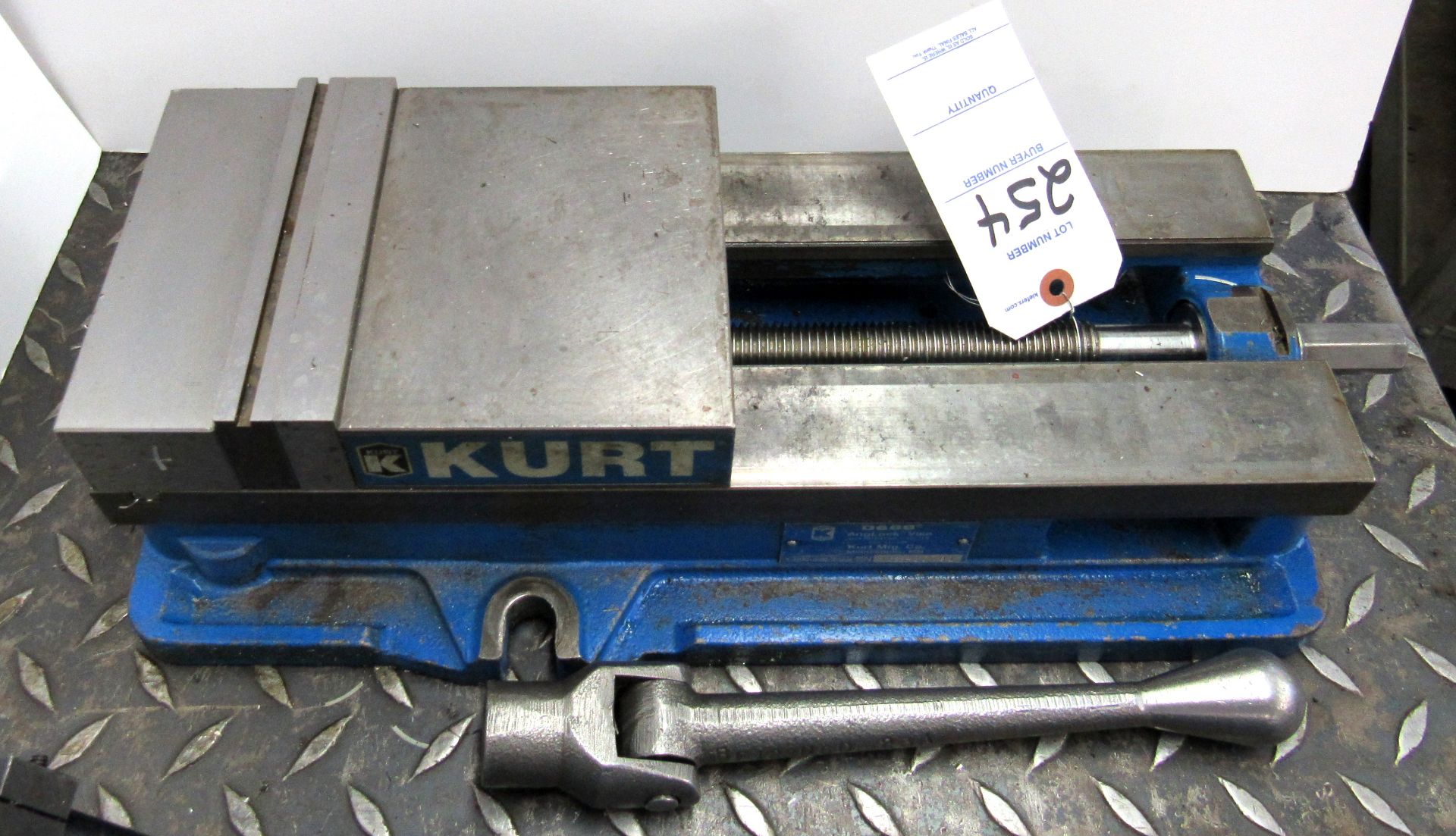 6" Kurt Model D688 Machine Vise