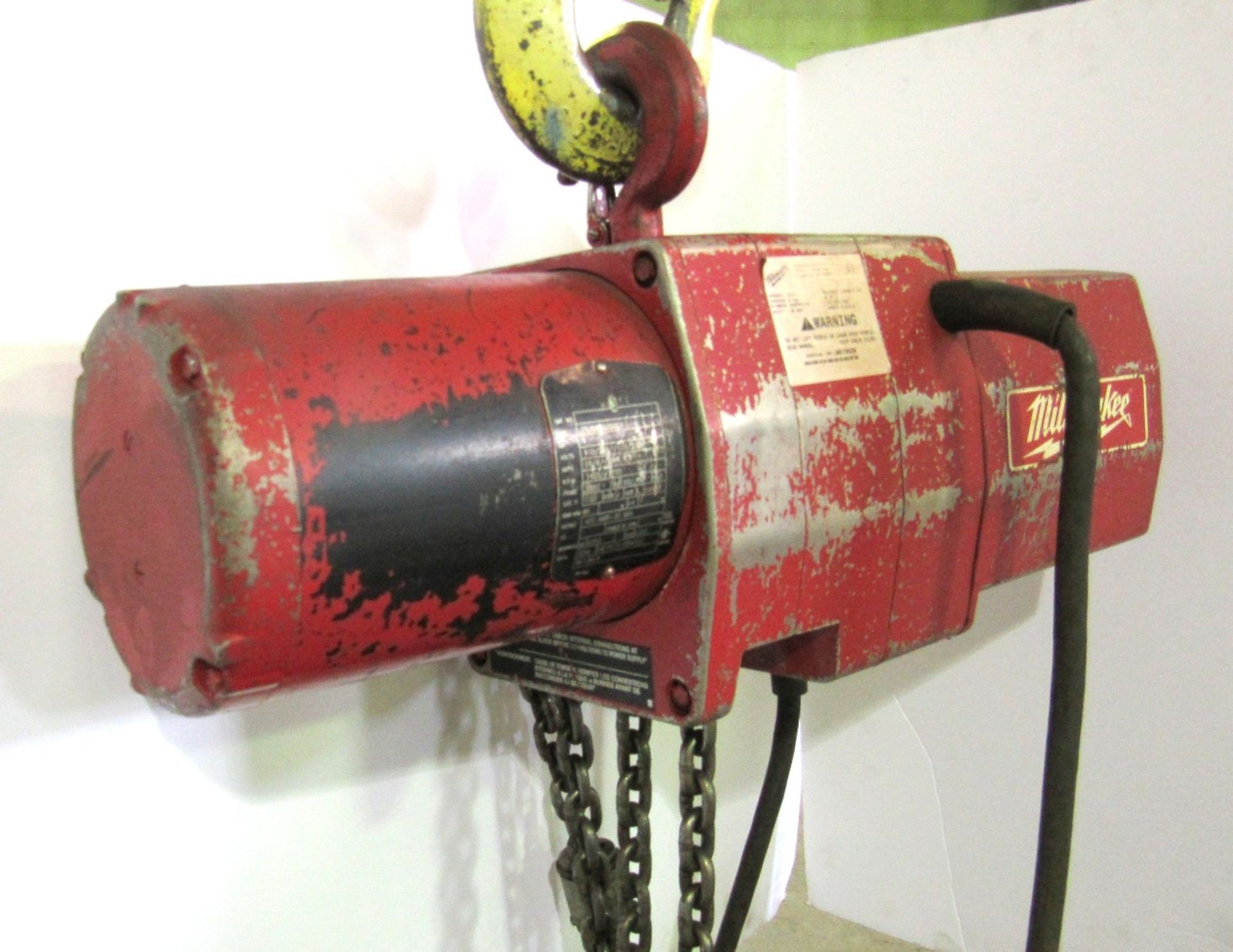 Milwaukee Mod.9573 2 Ton Electric Hoist - w/ Pendant Control, 8FPM, 1 HP, 115-230/1/60