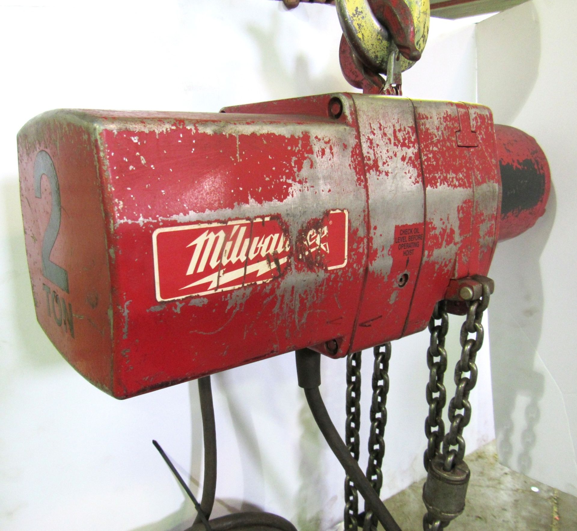 Milwaukee Mod.9573 2 Ton Electric Hoist - w/ Pendant Control, 8FPM, 1 HP, 115-230/1/60 - Image 2 of 2