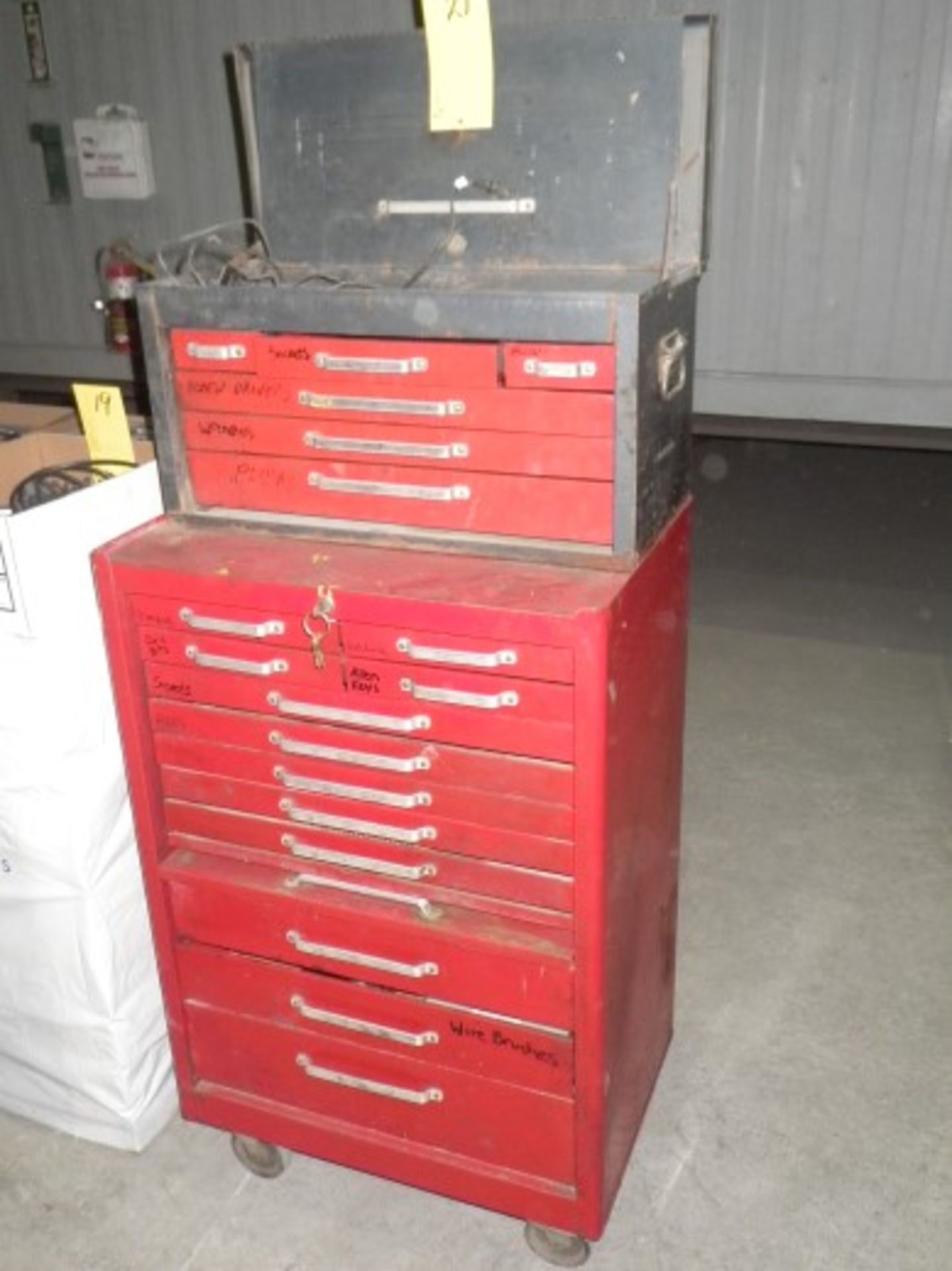 Rolling Tool Chest & Carry Type Tool Chest (DRY)