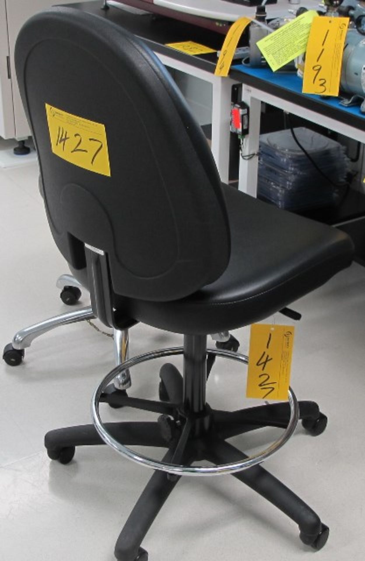 ULINE LAB STOOL (CLEAN ROOM)