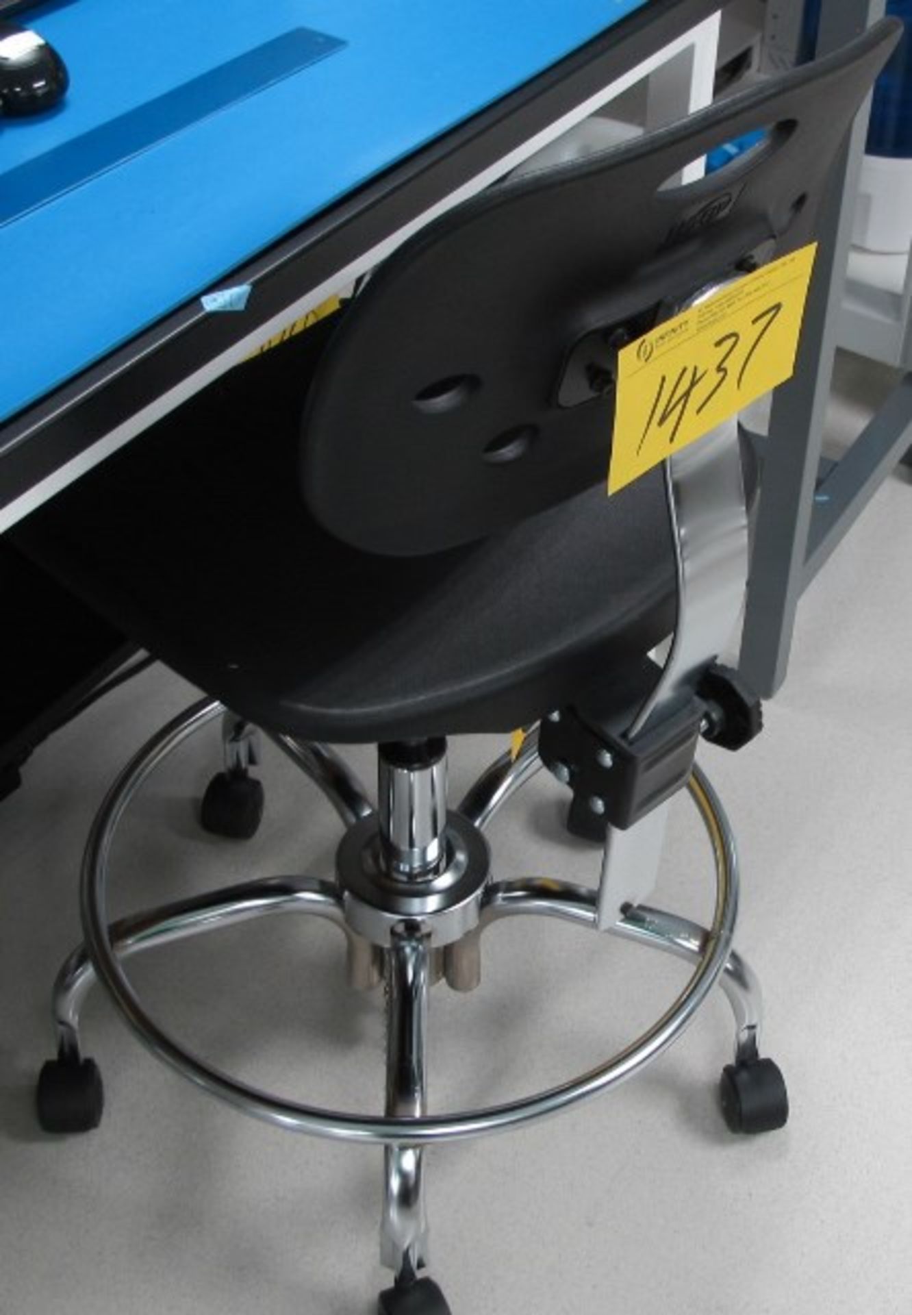 BIFIT STEEL LAB STOOL (CLEAN ROOM)