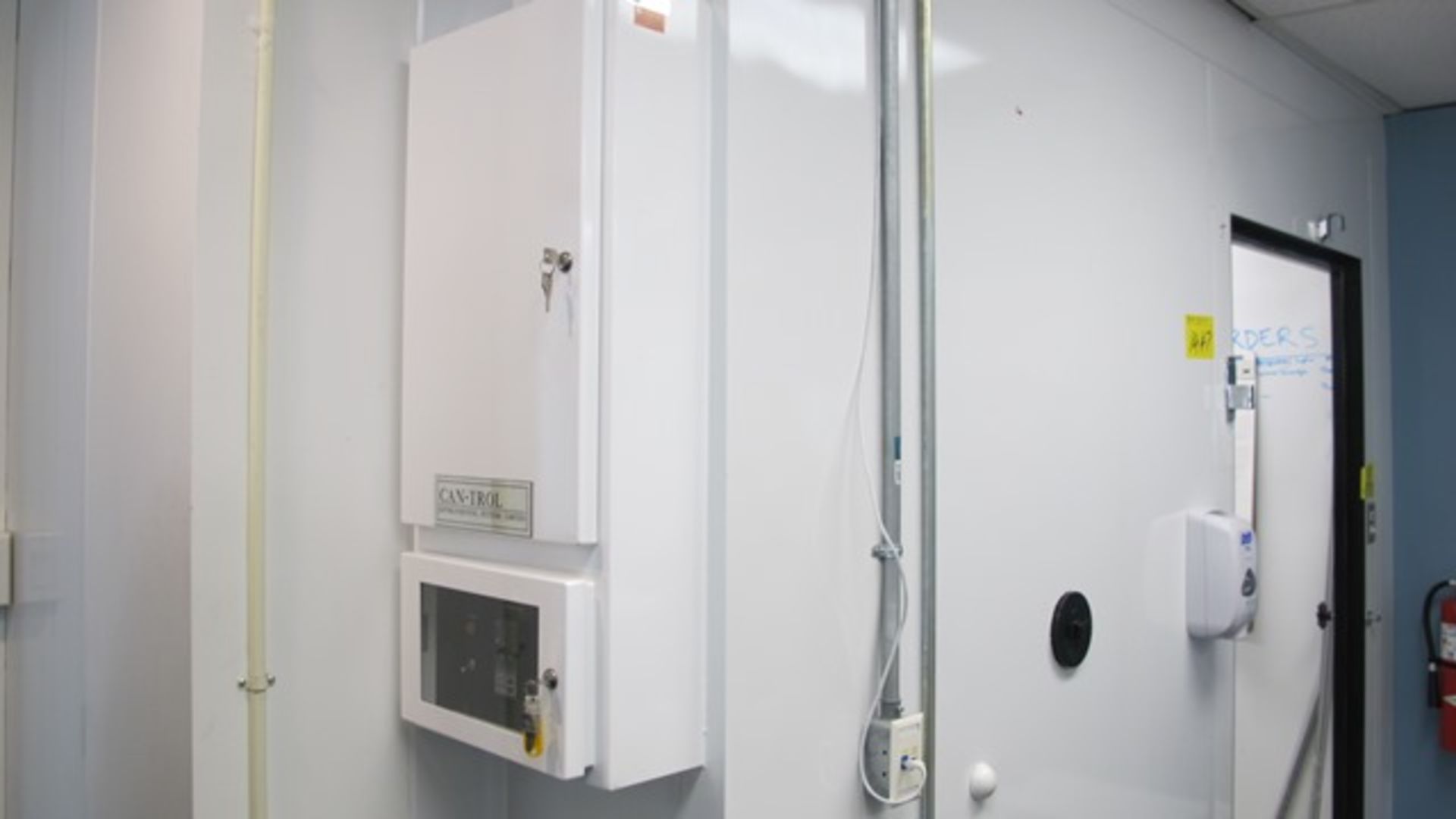 FOSTER MOD. CAM-LOC PANEL 9'X7' APPROX. WALK-IN COOLER W/CANTROL ENVIROMENTAL CONTROL, ETC. S/N: - Image 2 of 4