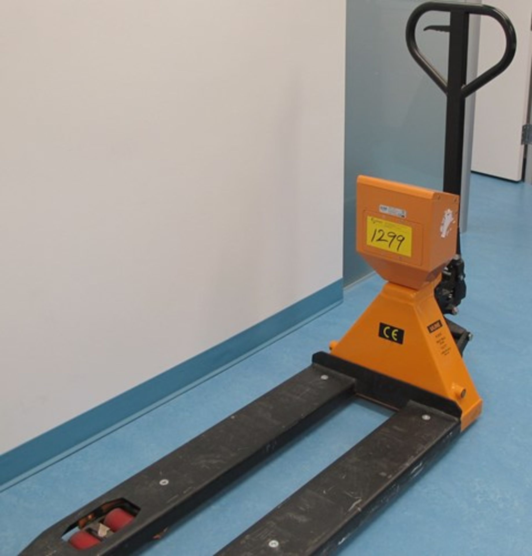 ULINE H-2331 5,000# SCALE PALLET TRUCK S/N: 6925062001 (10TH FLOOR)