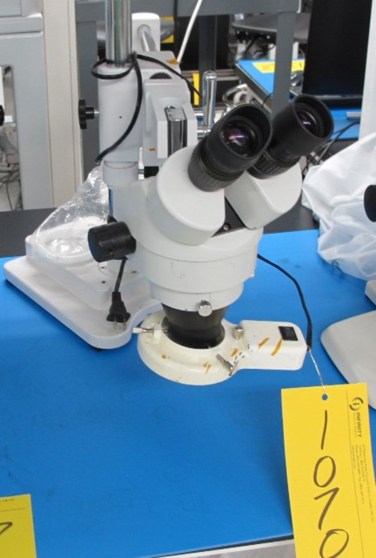 MADELL SF 10X/20 LENS LAB MICROSCOPE (CLEAN ROOM)