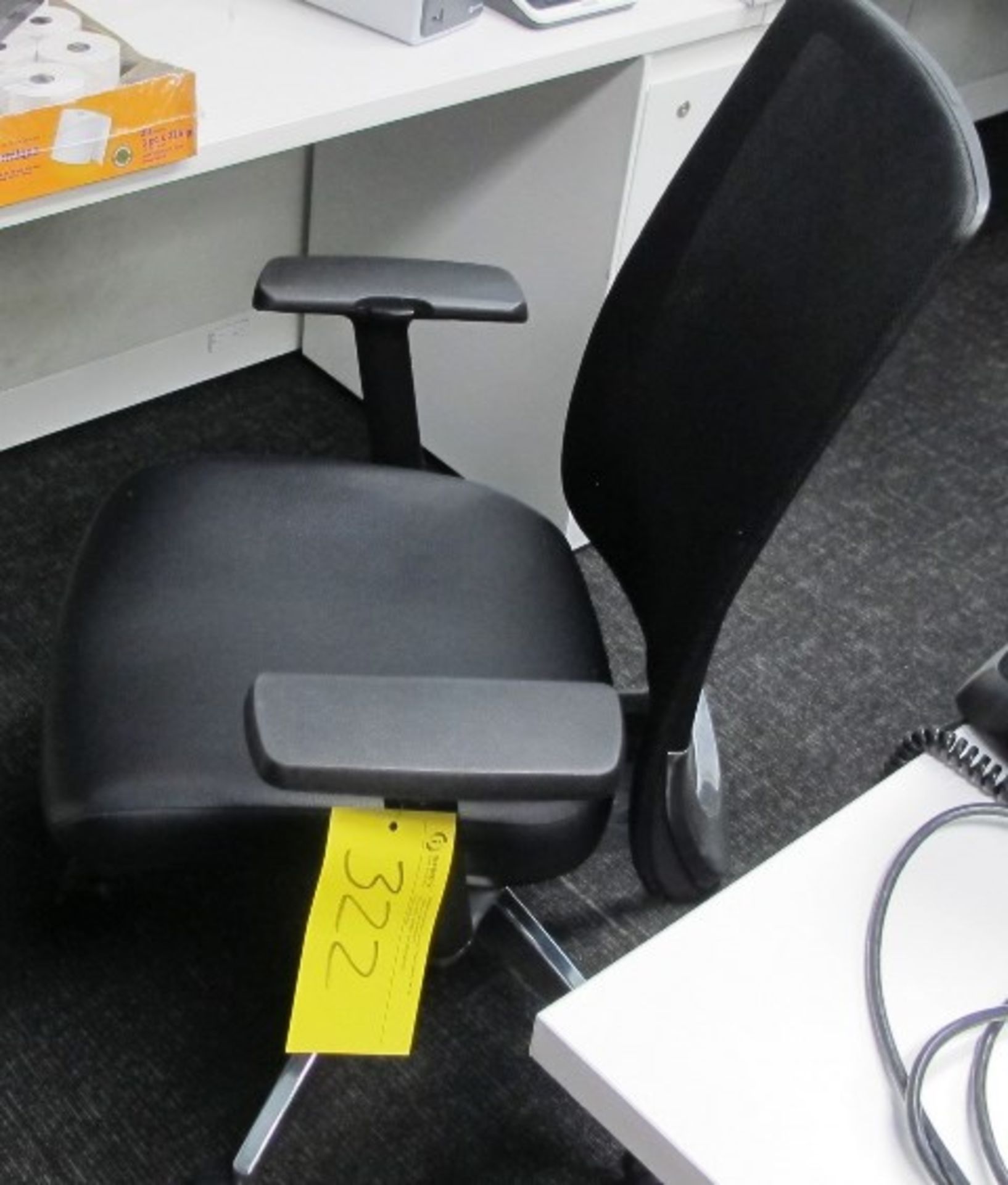 ARTOPEX BLACK ADJUSTABLE OFFICE ARMCHAIR