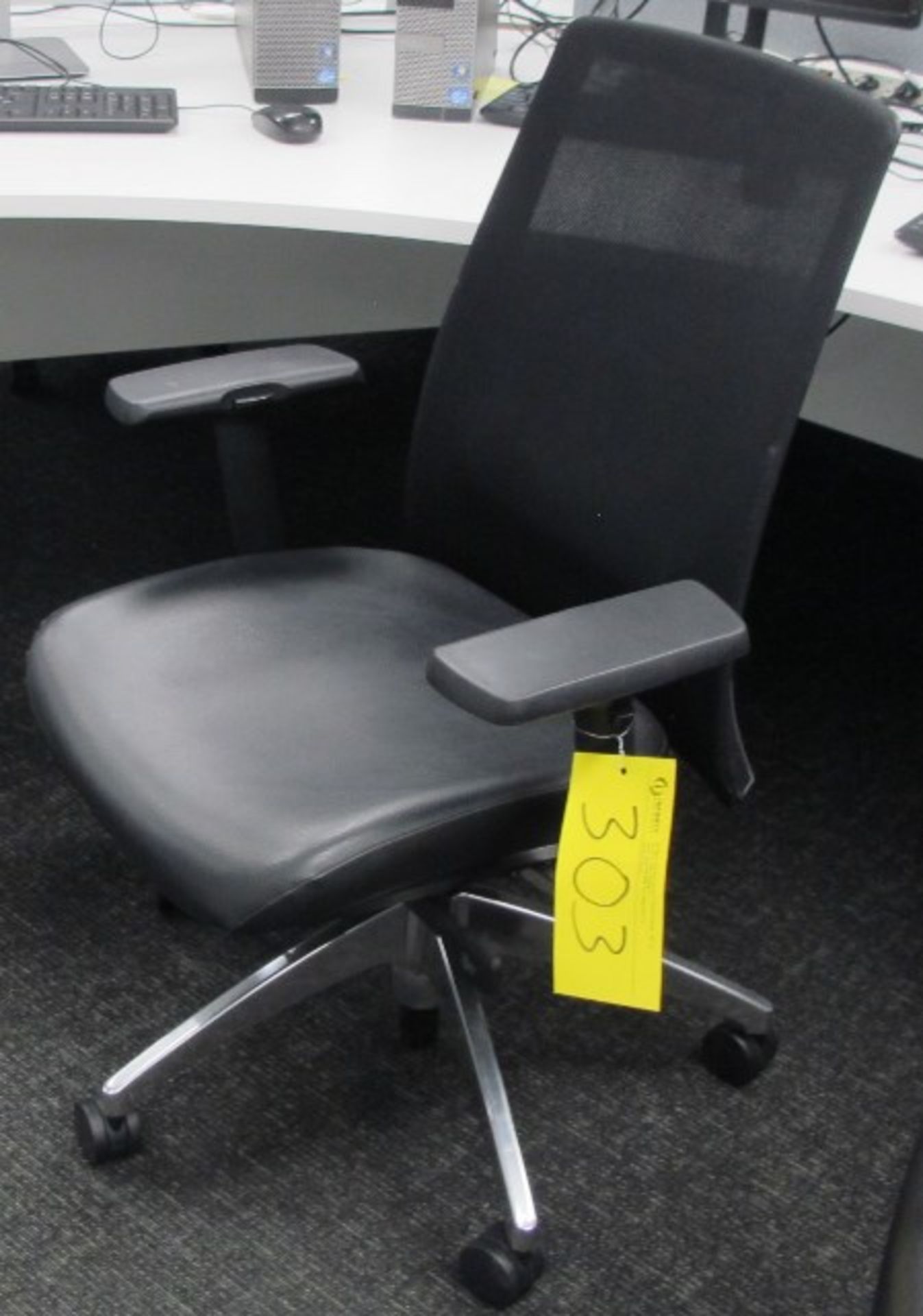 ARTOPEX BLACK ADJUSTABLE OFFICE ARMCHAIR