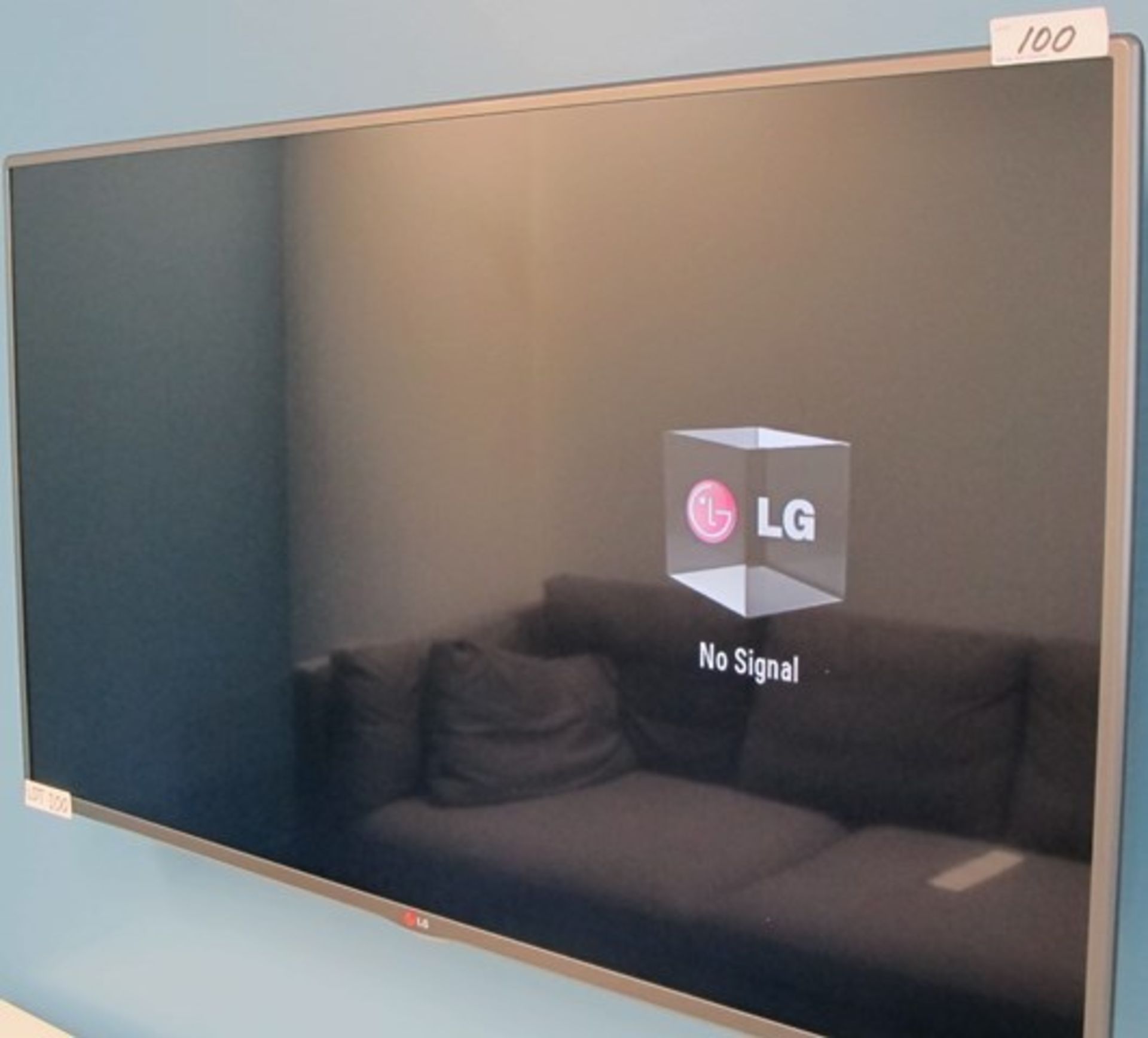 LG 42" COLOUR TV