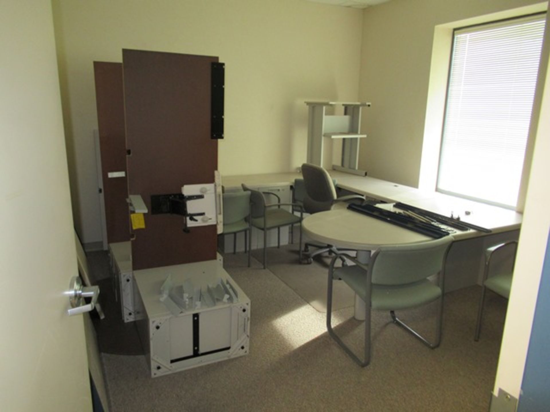 LOT ASST. OFFICE CUBICALS - DESK, CHAIRS, ETC. (MO2NDF) - Image 3 of 3