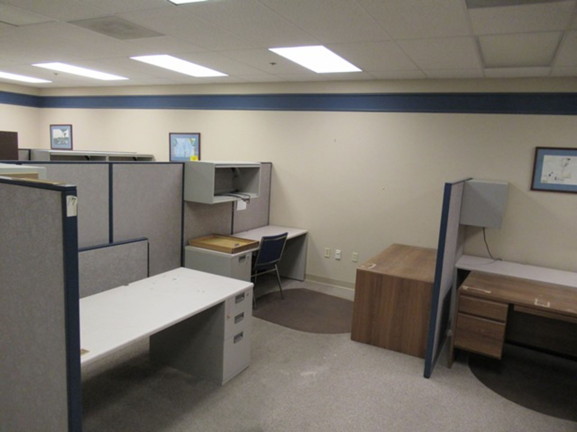 LOT ASST. OFFICE CUBICALS - DESK, CHAIRS, ETC. (MO2NDF) - Image 3 of 3