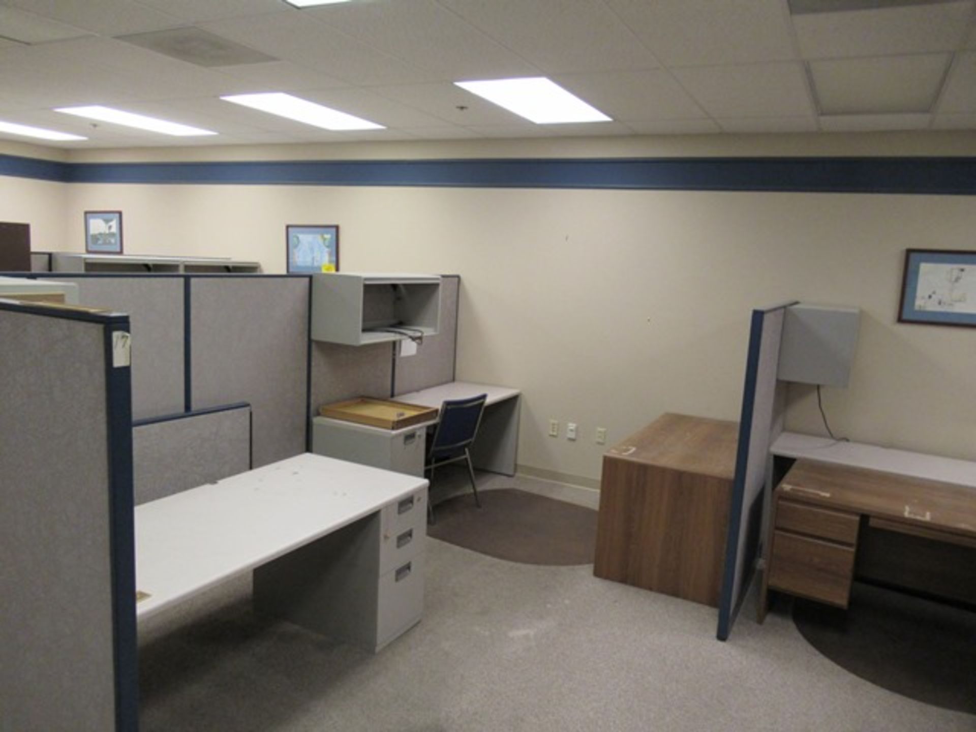 LOT ASST. OFFICE CUBICALS - DESK, CHAIRS, ETC. (MO2NDF) - Image 2 of 3