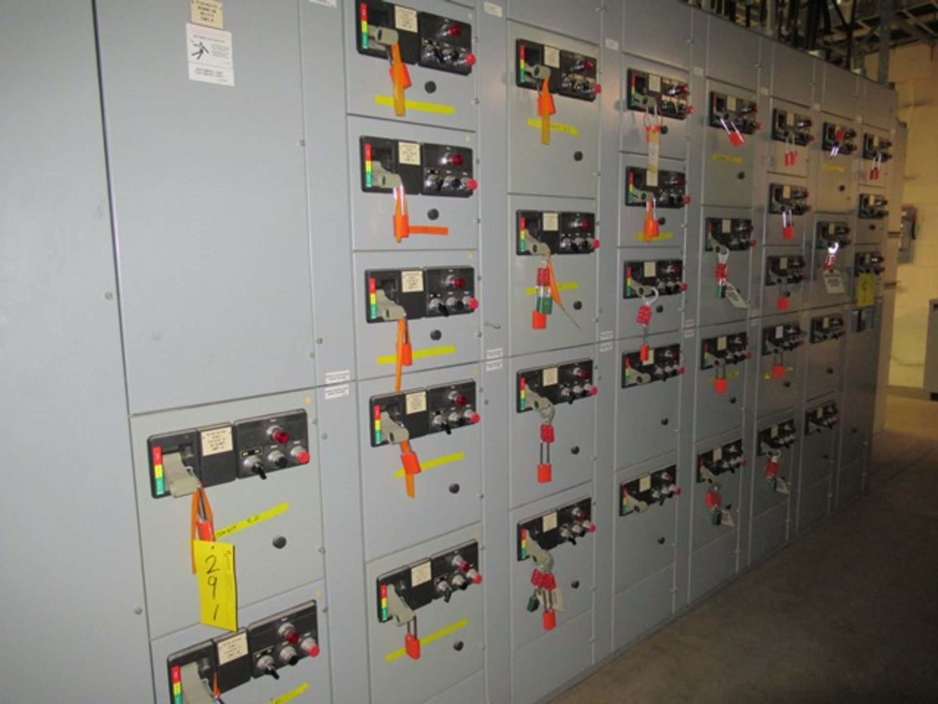 CUTLER-HAMMER SERIES 2100 MOTOR CONTROL CENTER 480V - 1200 AMP W/32 STARTER STNS. (NO WIRING) (