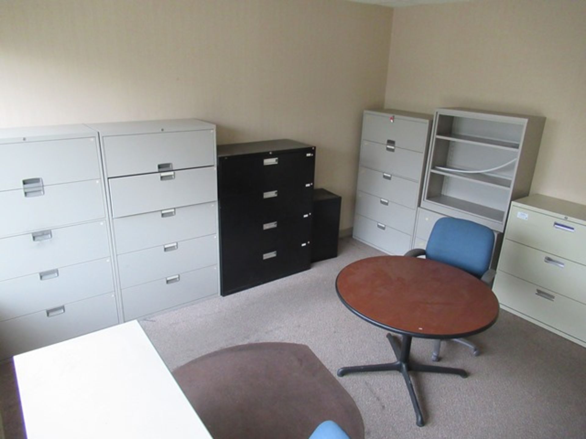 LOT CONTENTS OF 2 OFFICES & BOARDROOM, DESKS, CHAIR, FILE CABINET, ETC.(MO2NDF)