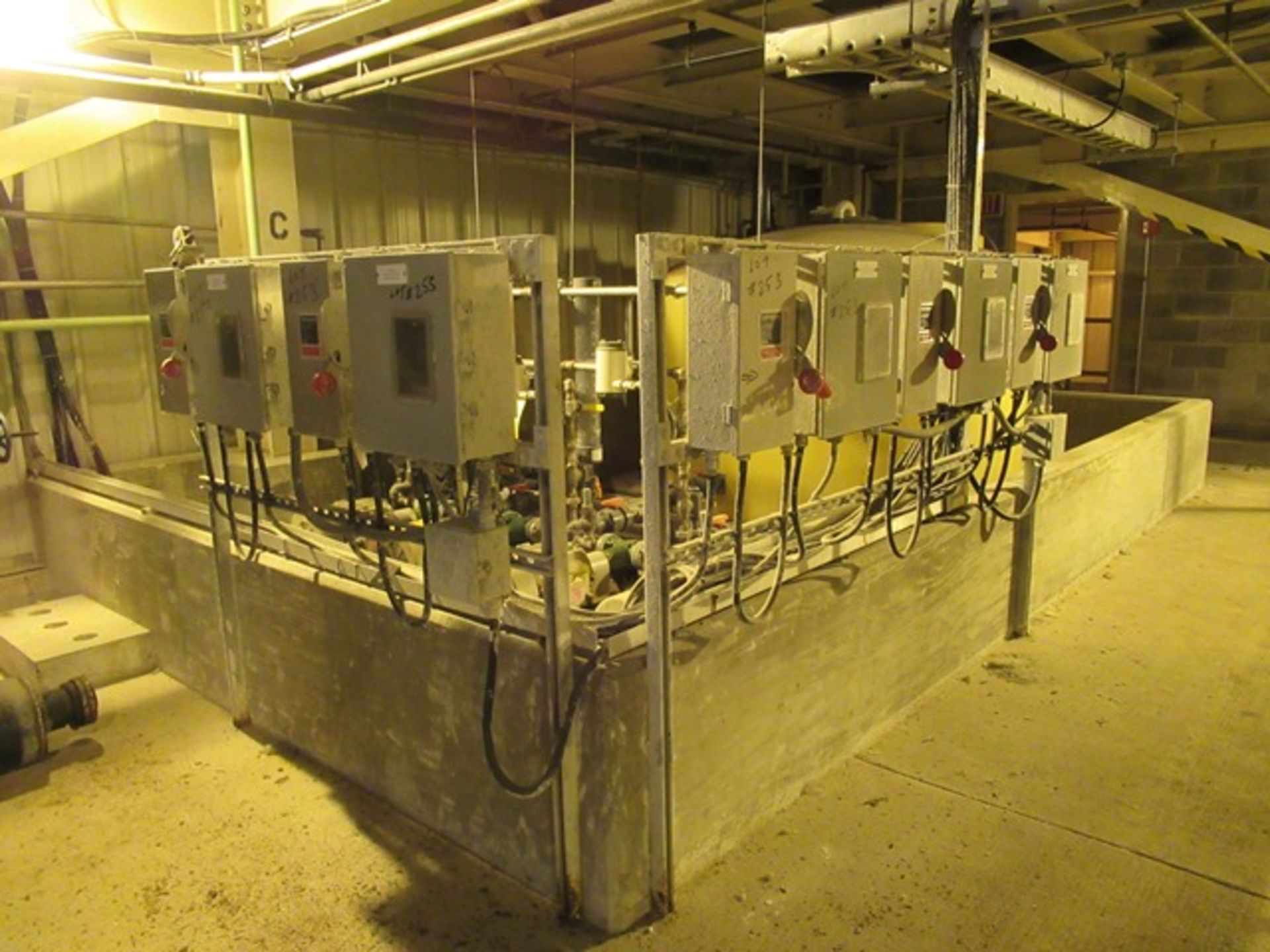 LOT ASST. POLY PROCESSING 1900 GAL. DEWATERING TANK W/5 GE 3HP MOTORS, VALVES, 5-METER CONTROLS & - Image 2 of 3