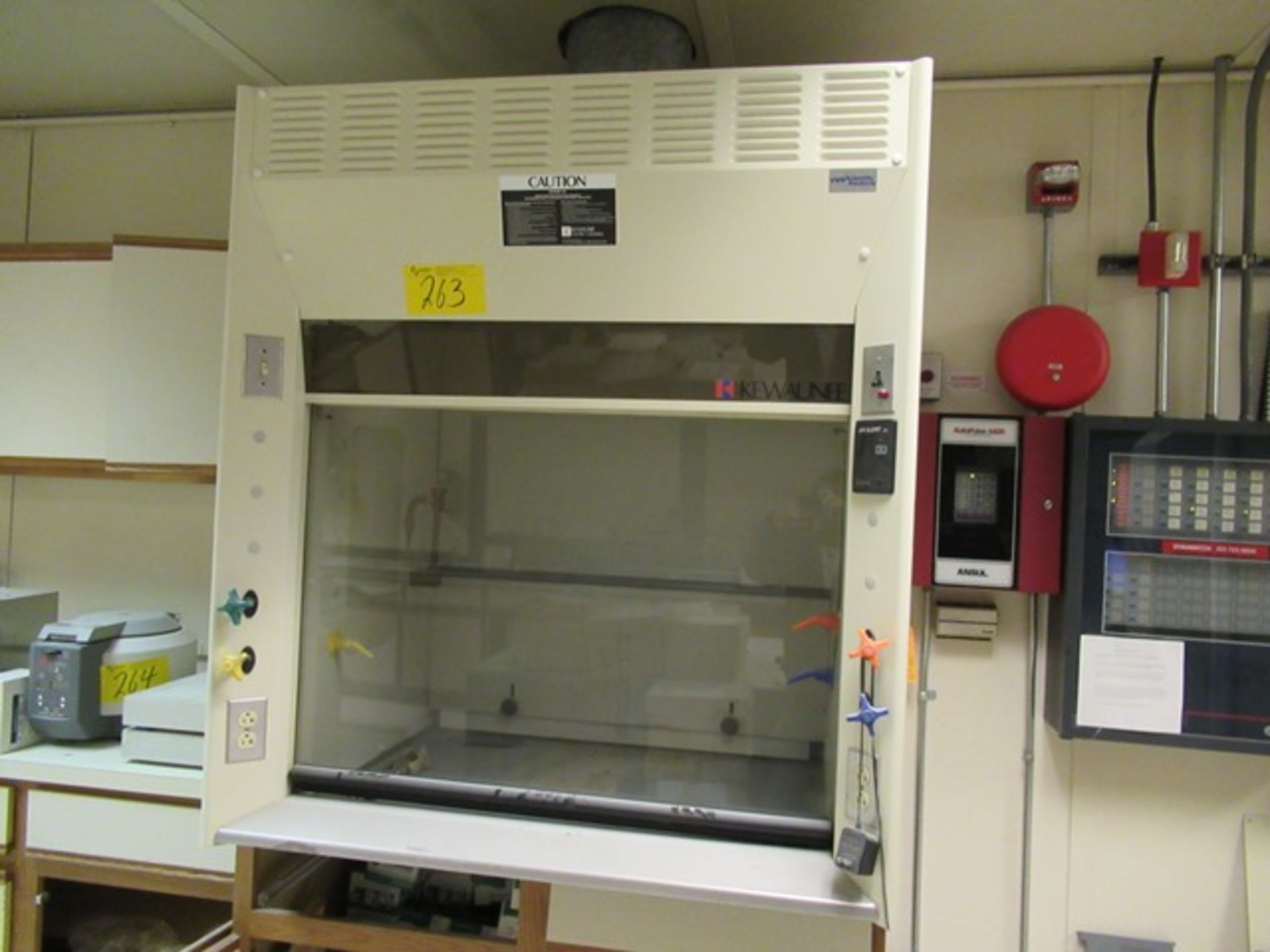 KEWAUNEE AIR ALERT 300 LAB FUME HOOD (OFFICE WT2NDF)