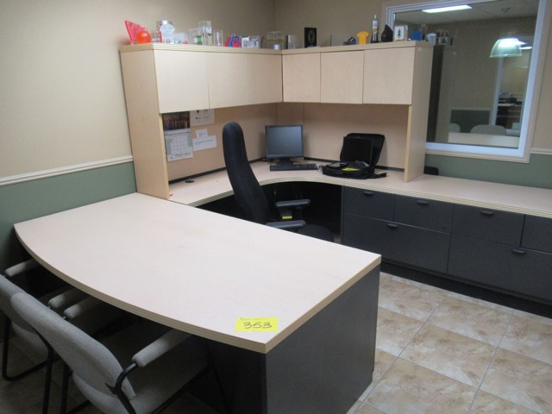 U-SHAPED DESK UNIT C/W CHAIRS & CABINET