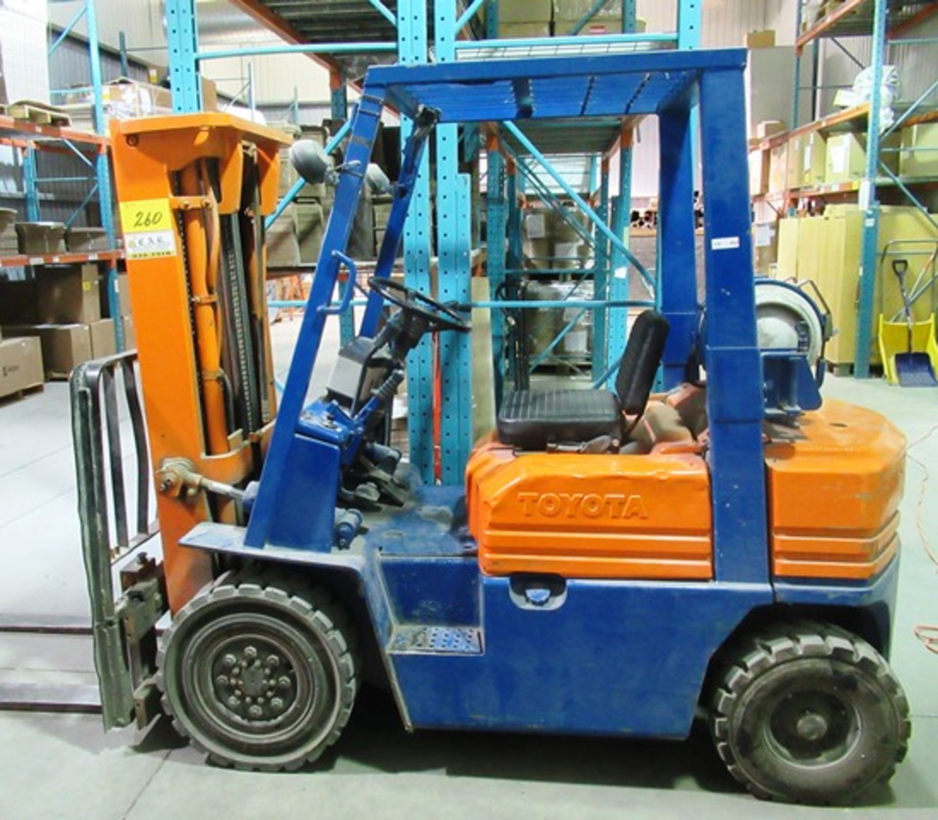 TOYOTA MODEL 42-5FG 20 4,000 lbs. CAP. FORKLIFT, LPG, SIDE SHIFT, 14,437 HOURS, THREE STAGE MAST,