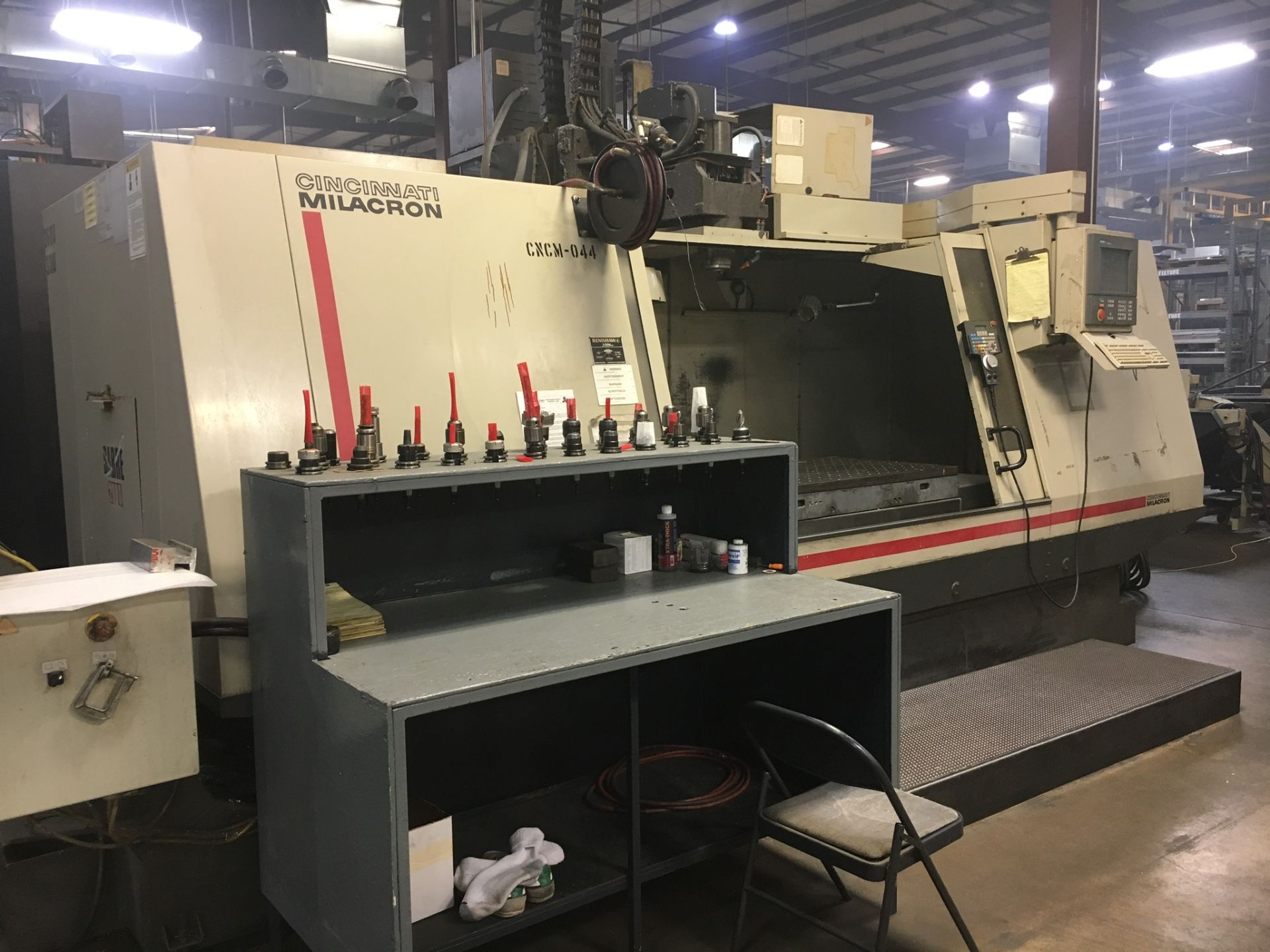 CINCINNATI MILACRON SABRE 2000 VMC, TABLE WORK AREA: 84" x 30", TABLE CAP: 3700 LBS, X AXIS