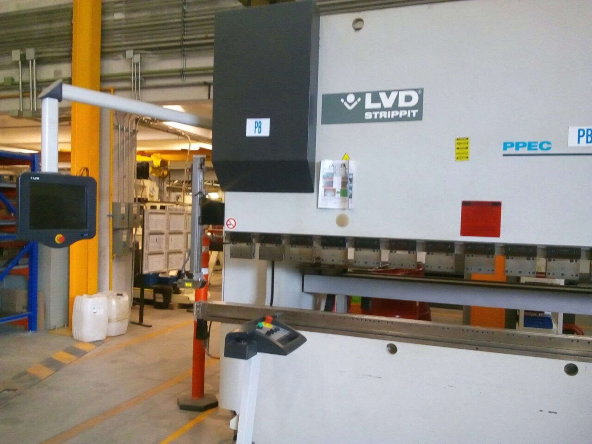 120 TON X 120" STRIPPIT/LVD PPEC-L-5 110/30 CNC PRESS BRAKE, MFG:2011, PRESSING FORCE: 120 TON - Image 2 of 4