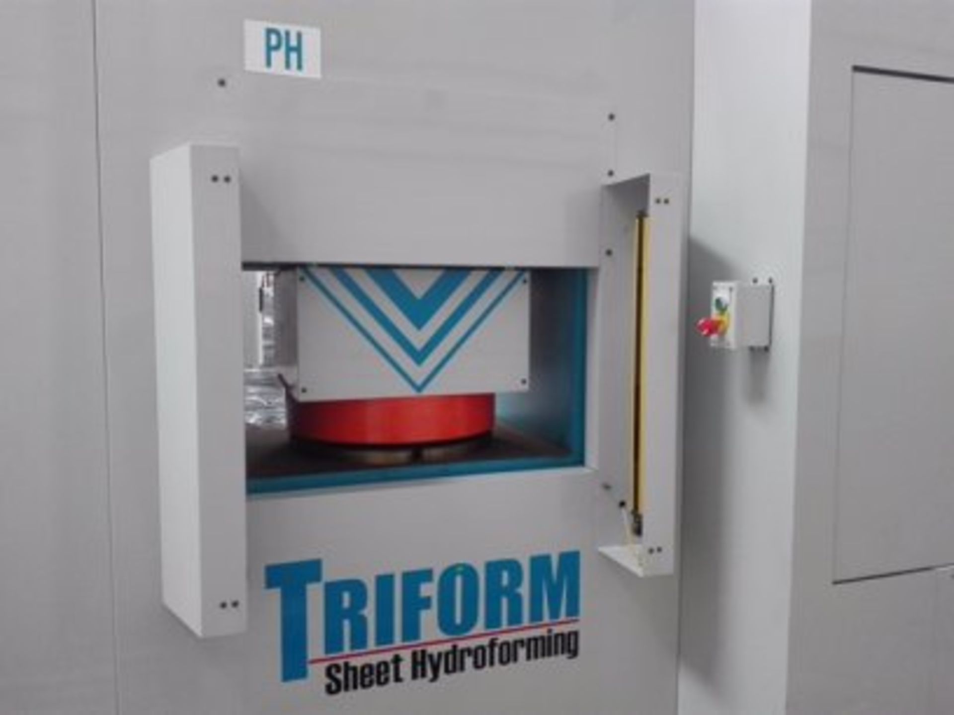 TRIFORM HYDROFORMING MDL:12-10-7BD DEEP DRAW PRESS, ** BRAND NEW. NEVER INSTALLED ** 565 TON - Image 2 of 2