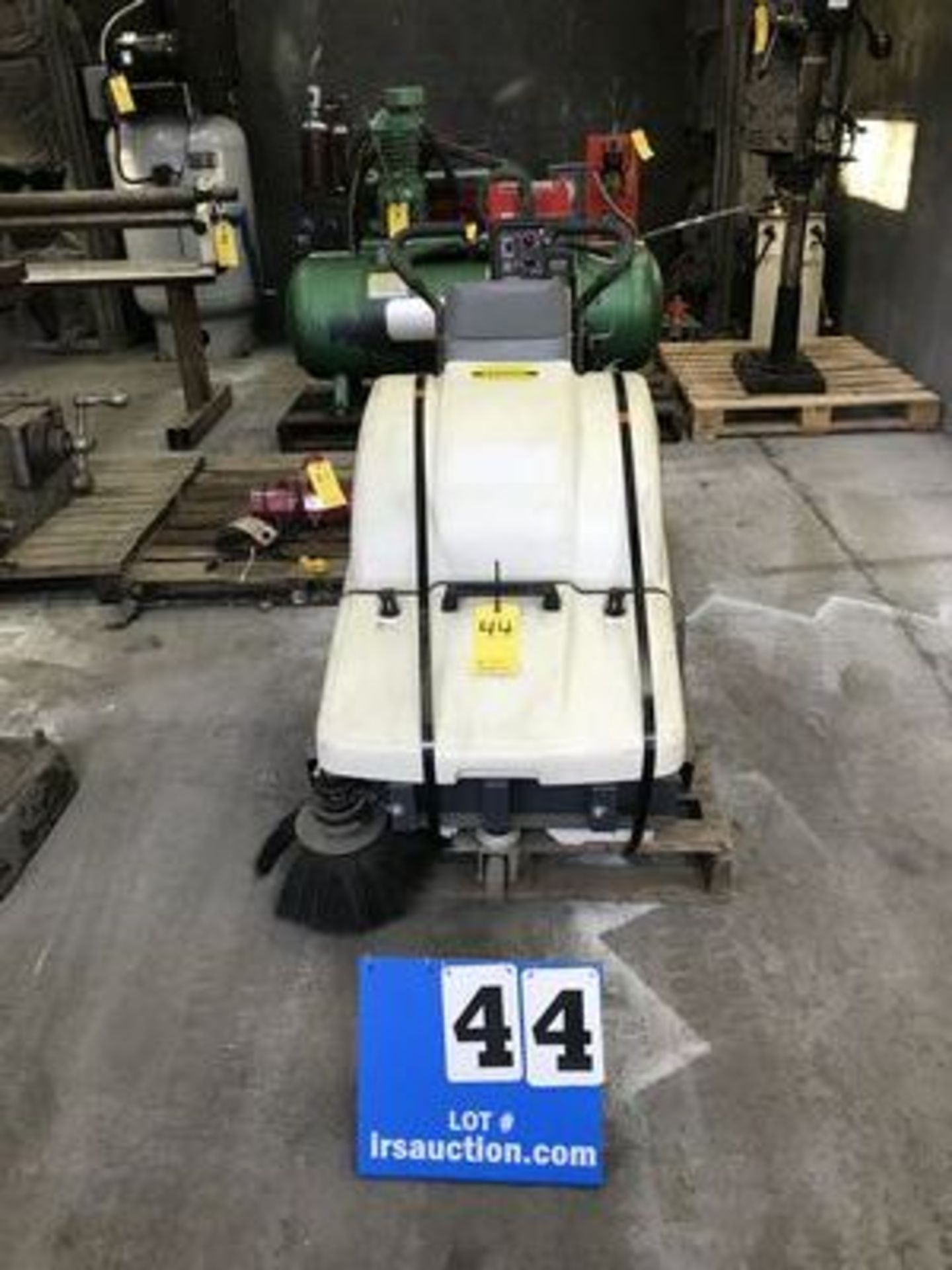 ELGEE FLOOR SWEEPER. MDL:PS150B