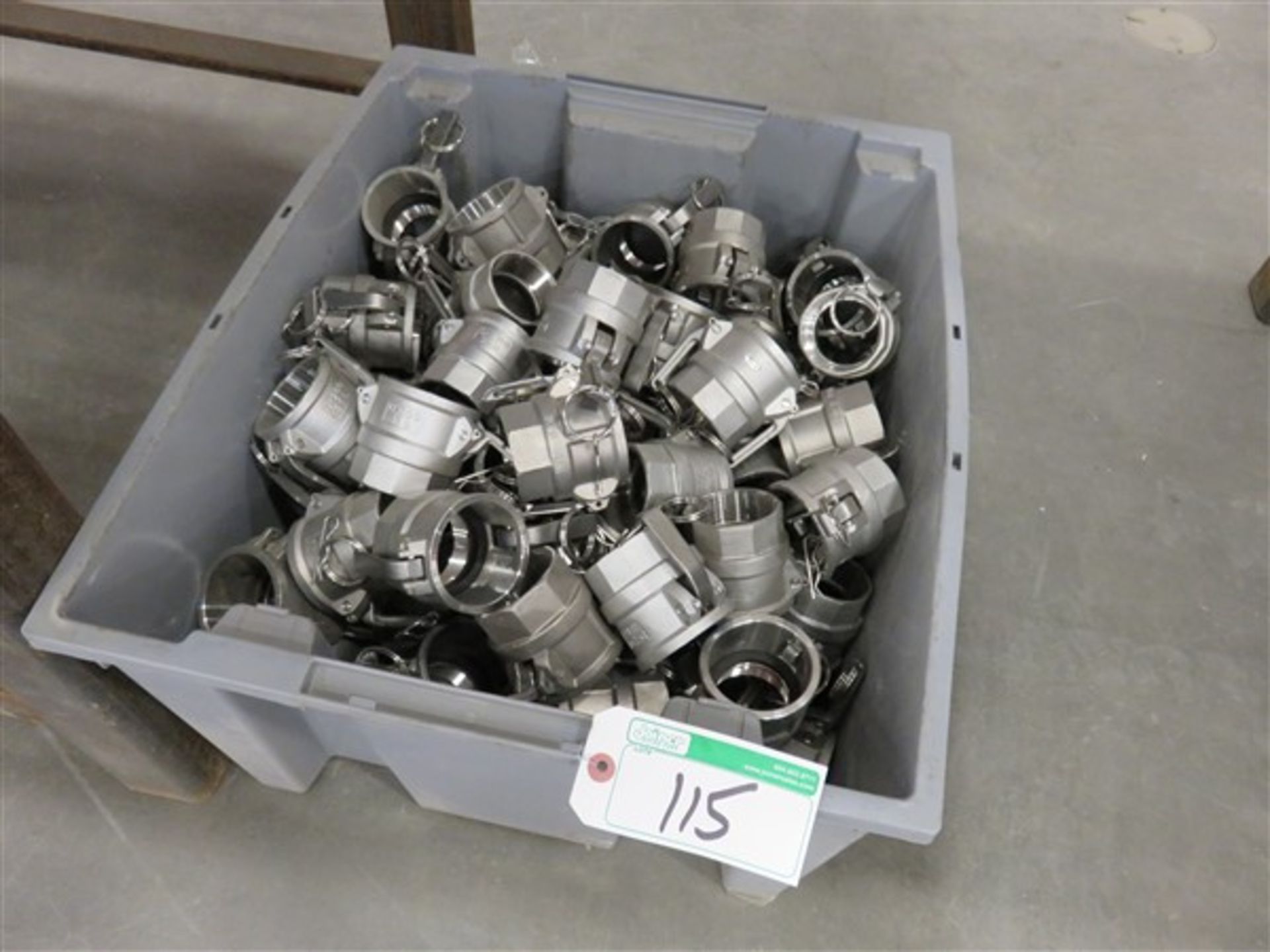 LOT OF PIPE CONNECTORS