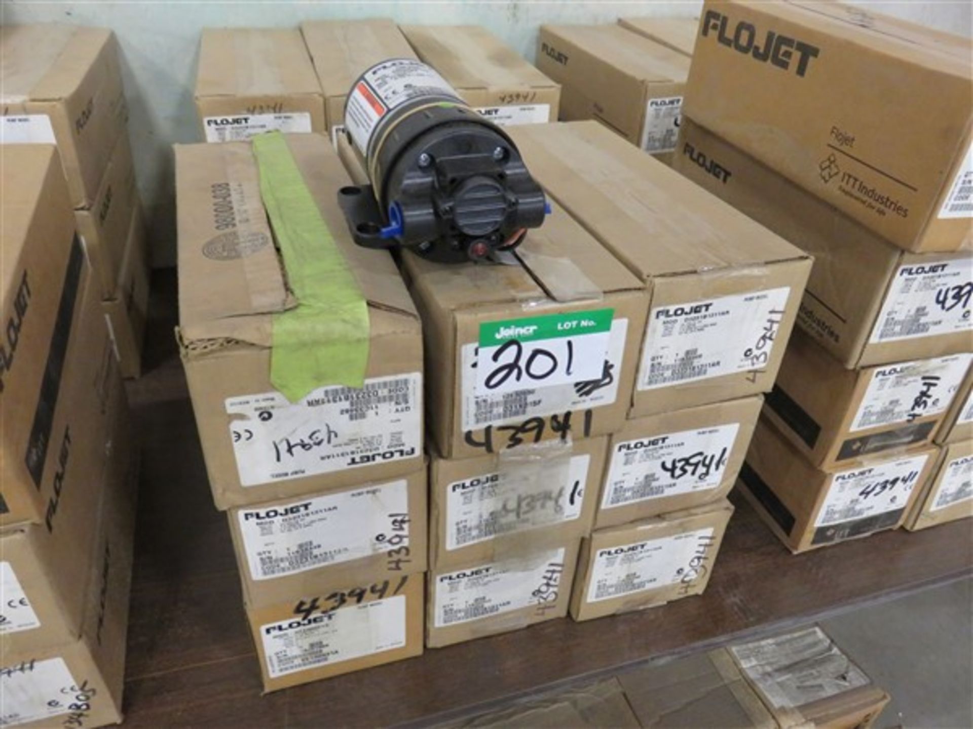 10 FLOJET 24 VOLT FLUID PUMPS