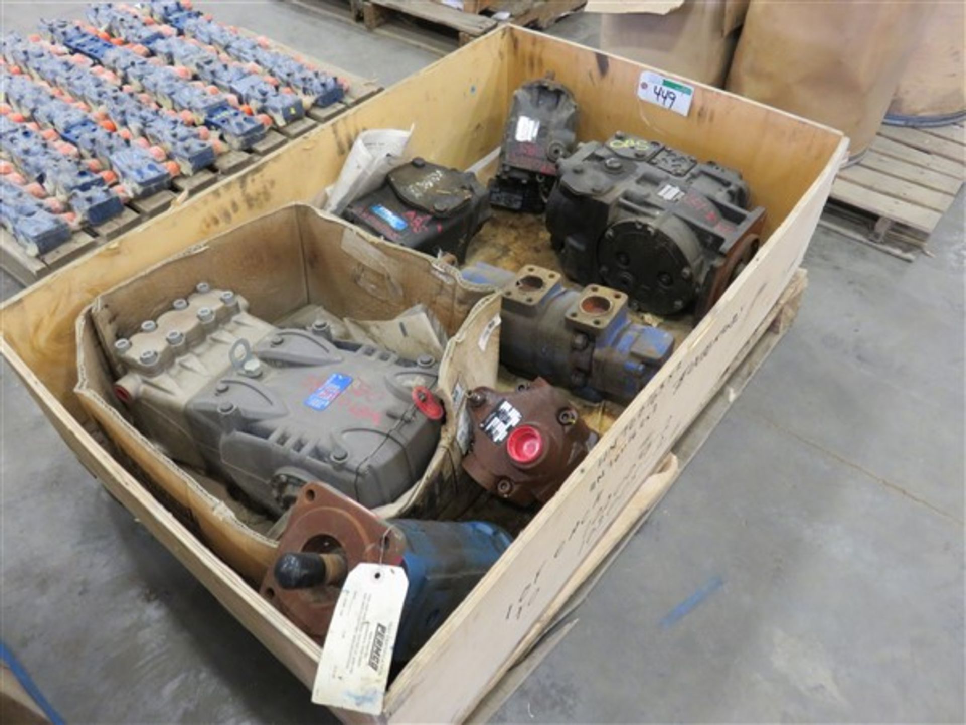 PALLET OF ASSORTED HYDRAULIC MOTORS
