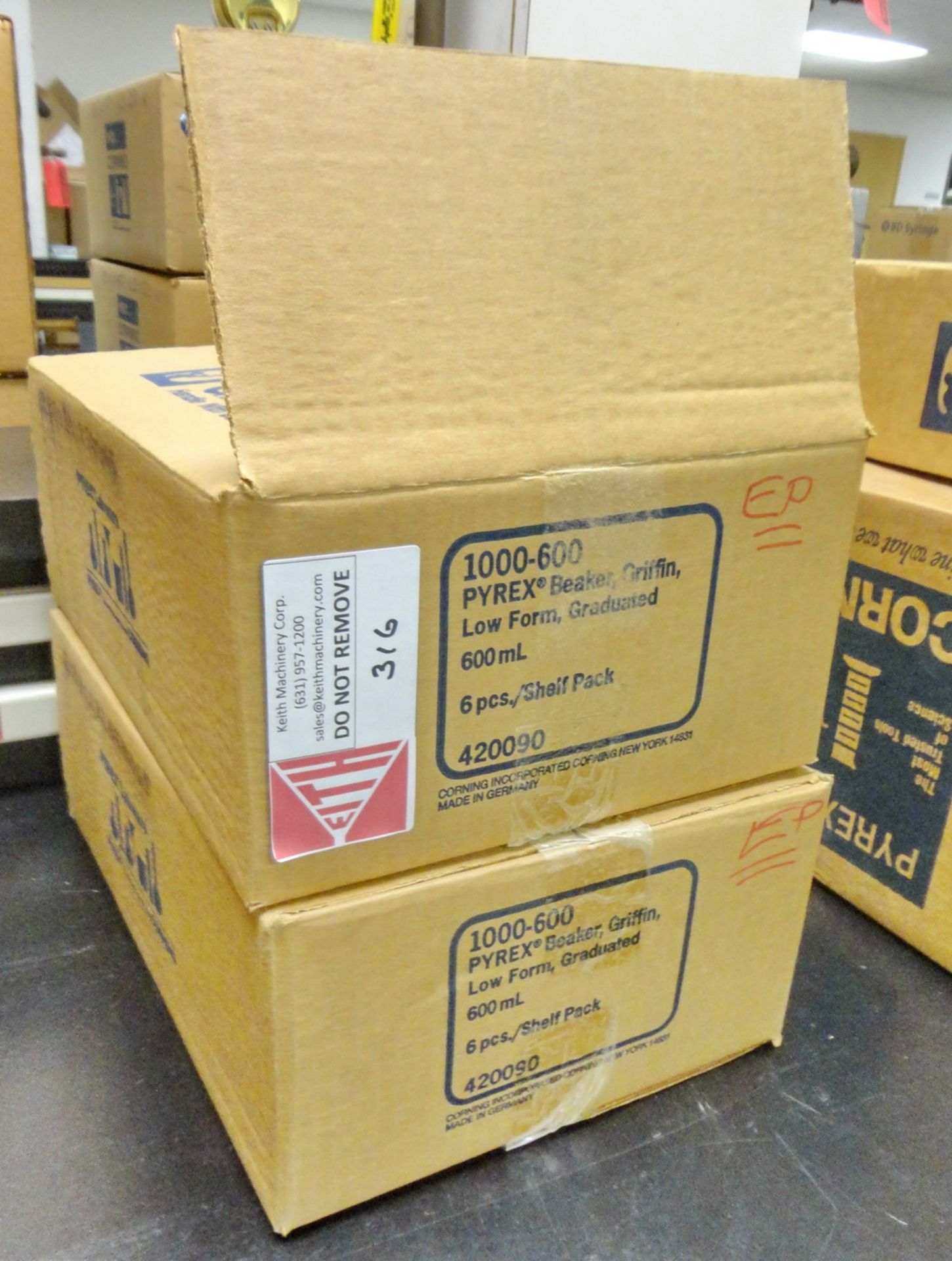 (2) Boxes of unused Corning Pyrex 600 ml beakers, 6 beakers per box