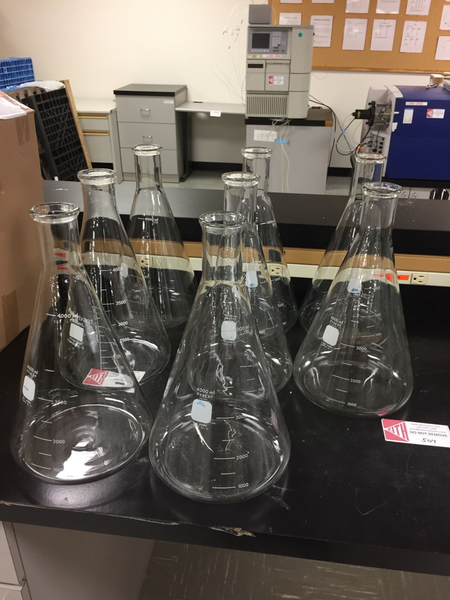 (8) 4,000 ml Erlenmeyer clear flasks