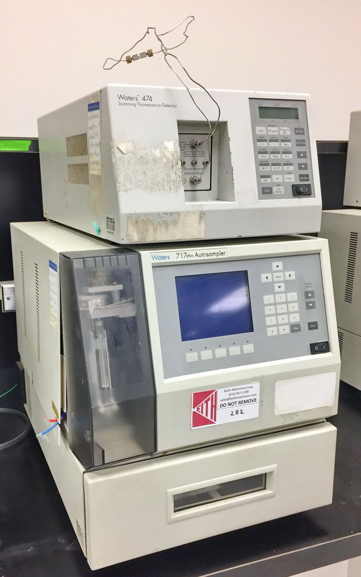 Waters HPLC Components 717 plus Auto Sampler, 474 scanning fluorescence detector.