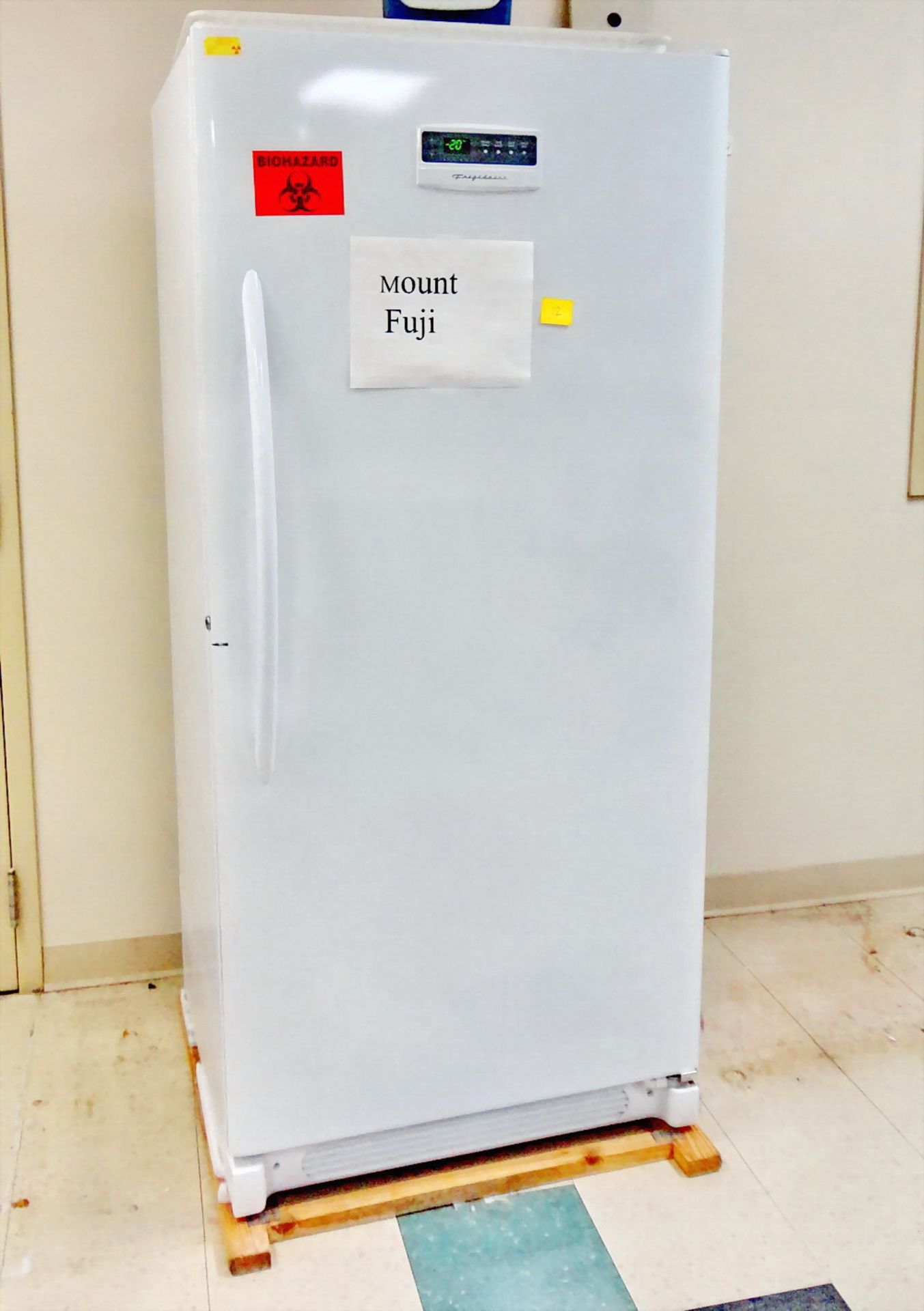 Frigidaire Vertical Single Door Freezer