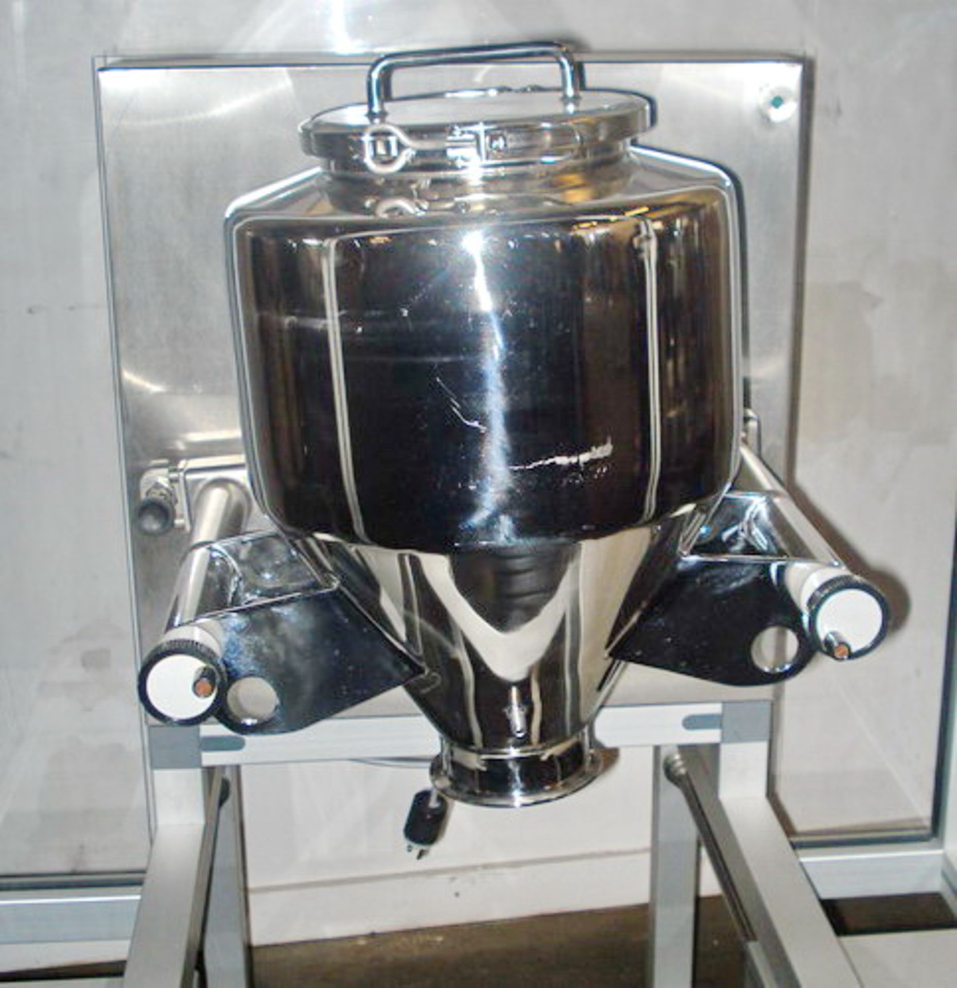 Bohle Lab Scale Interchangeable Bin Blender, Model LM 40, SN 041194001/1 A-NR 93593. - Image 2 of 3