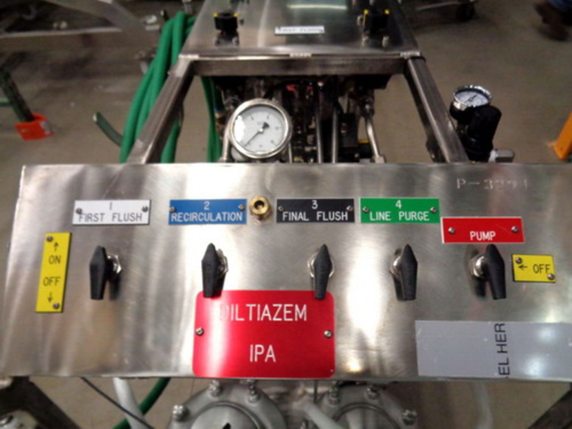 Solvent Flush Cart with 5 Pressure Tanks and 1 Diaphram Pump - Image 2 of 4