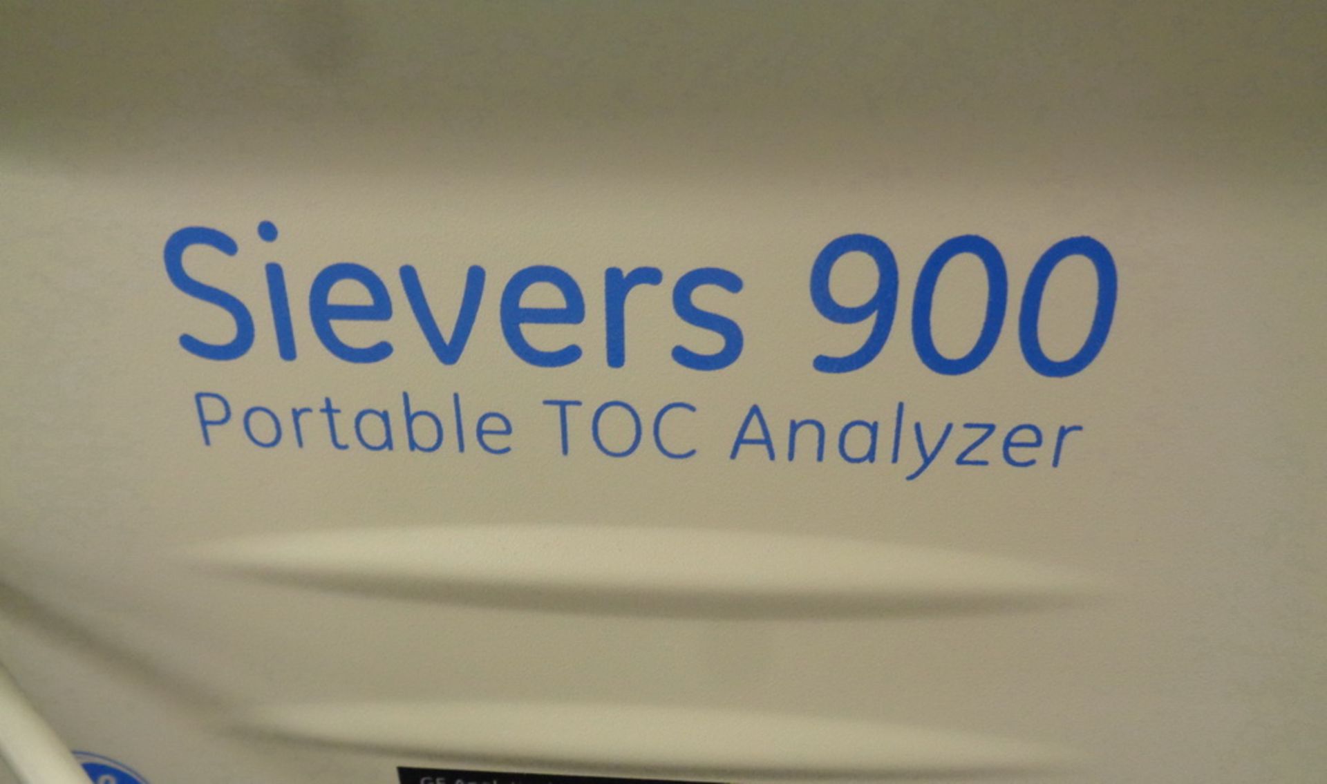 GE Portable TOC Analyzer, Model Sievers 900 , S/N 12075857, with GE Autosampler, S/N 12071200 - Image 2 of 3